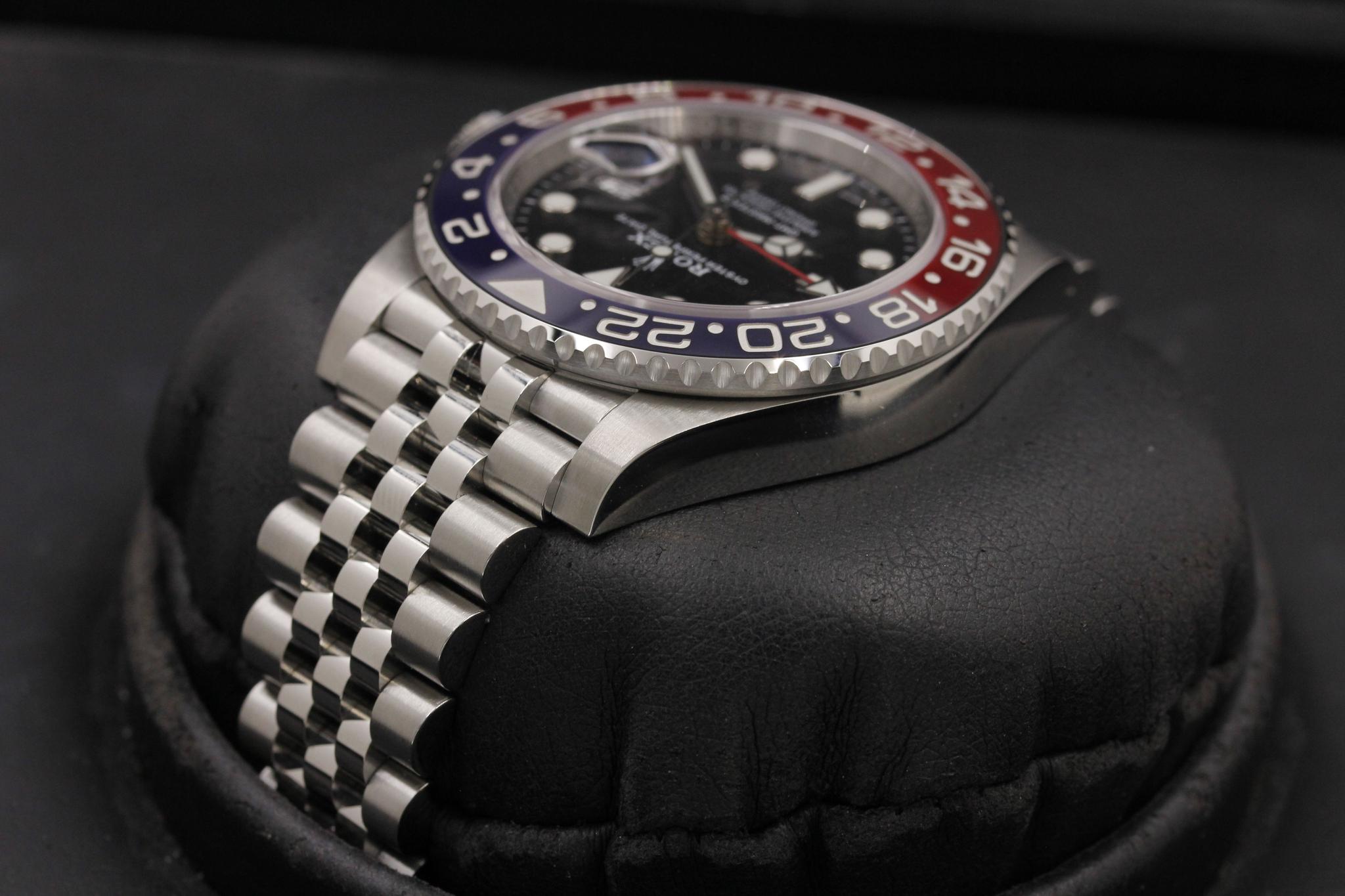 Watch Image 5