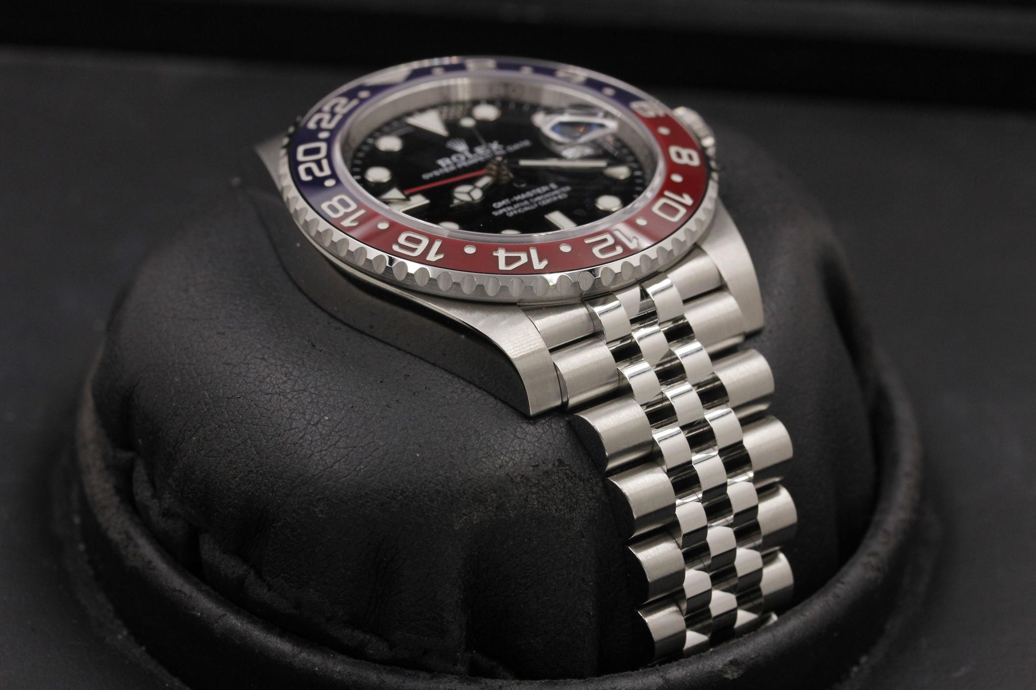 Watch Image 6