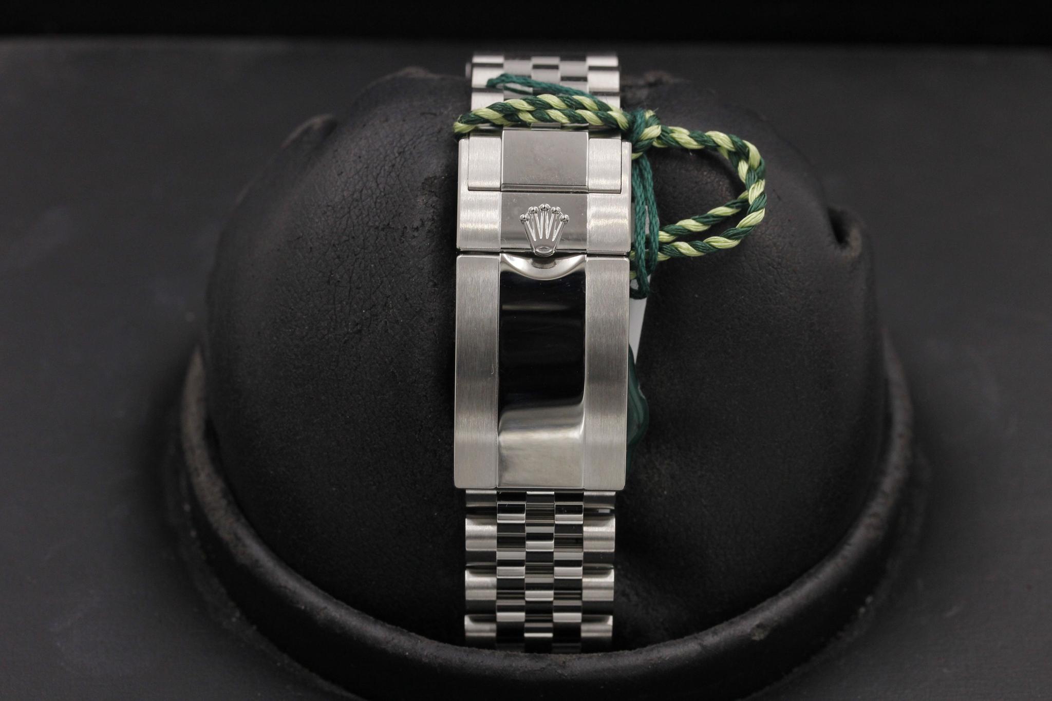 Watch Image 8