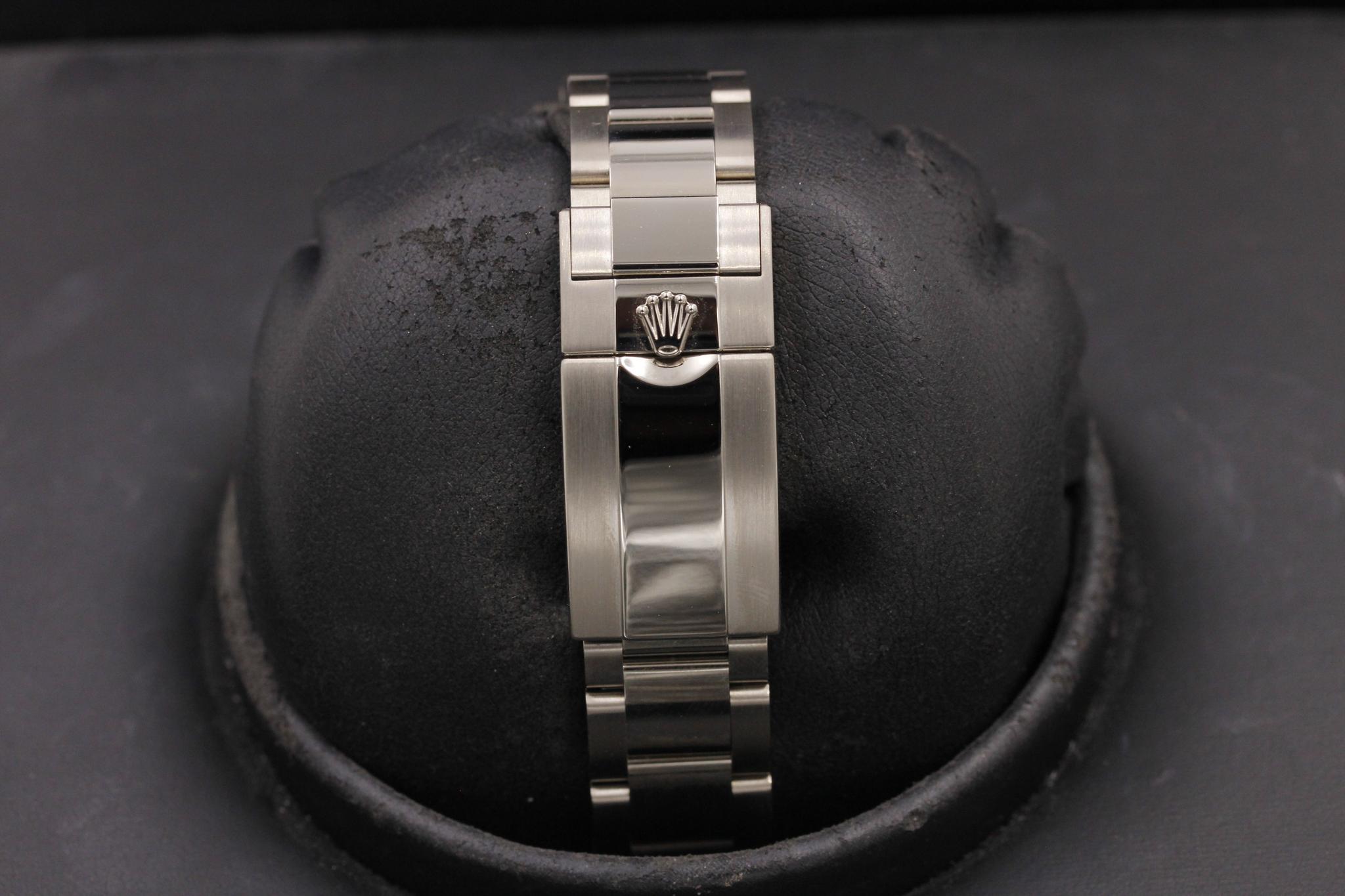 Watch Image 8