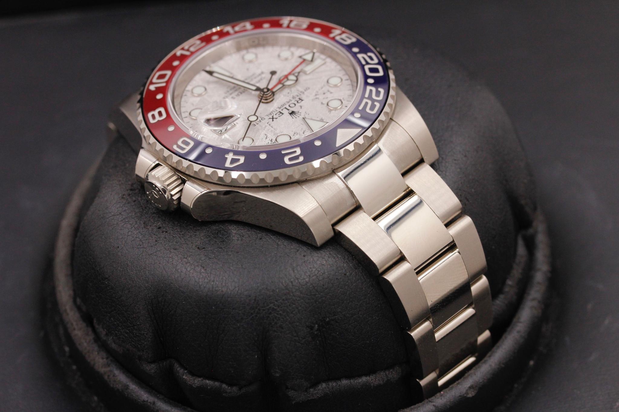 Watch Image 4