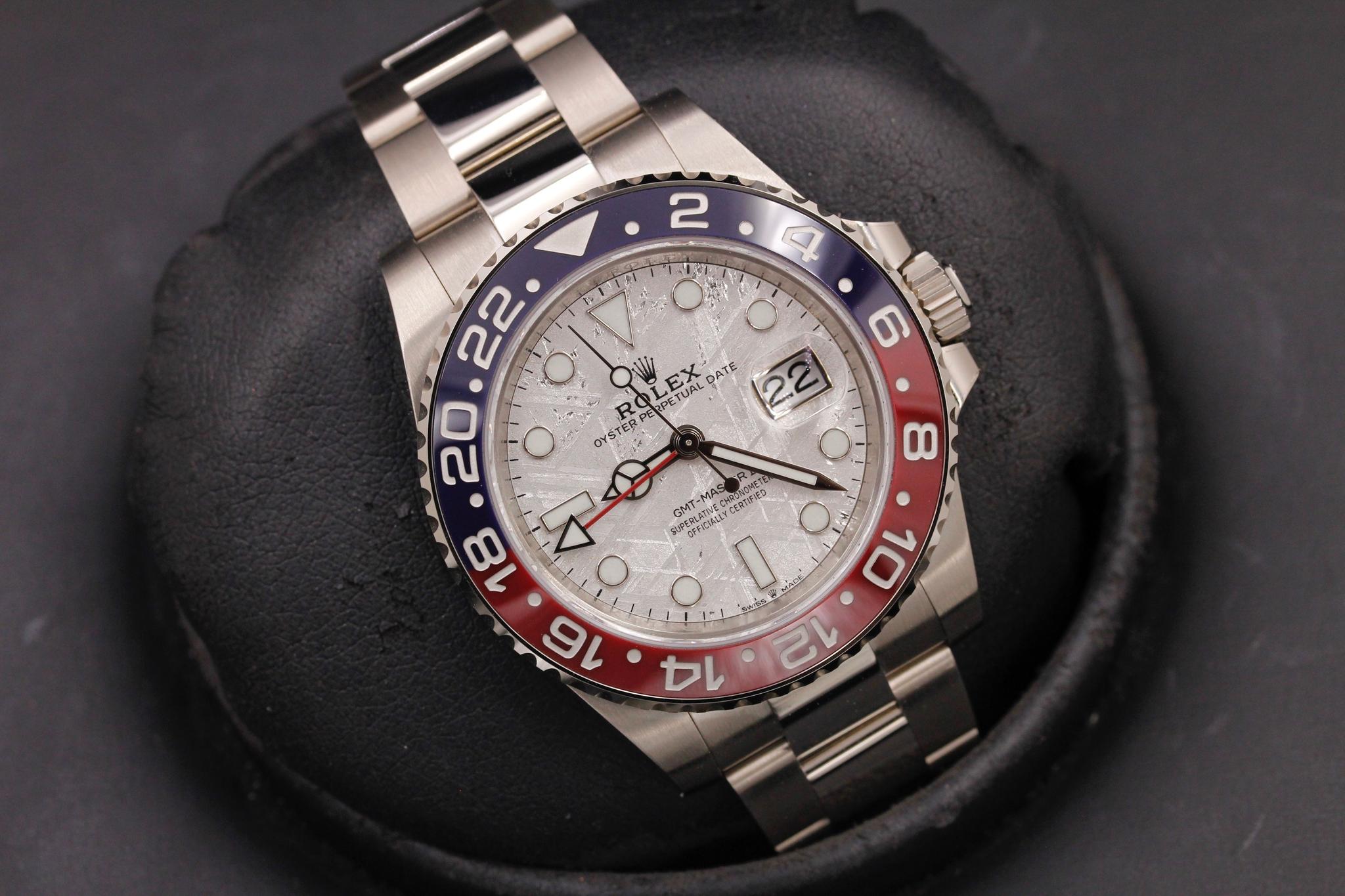 Watch Image 10