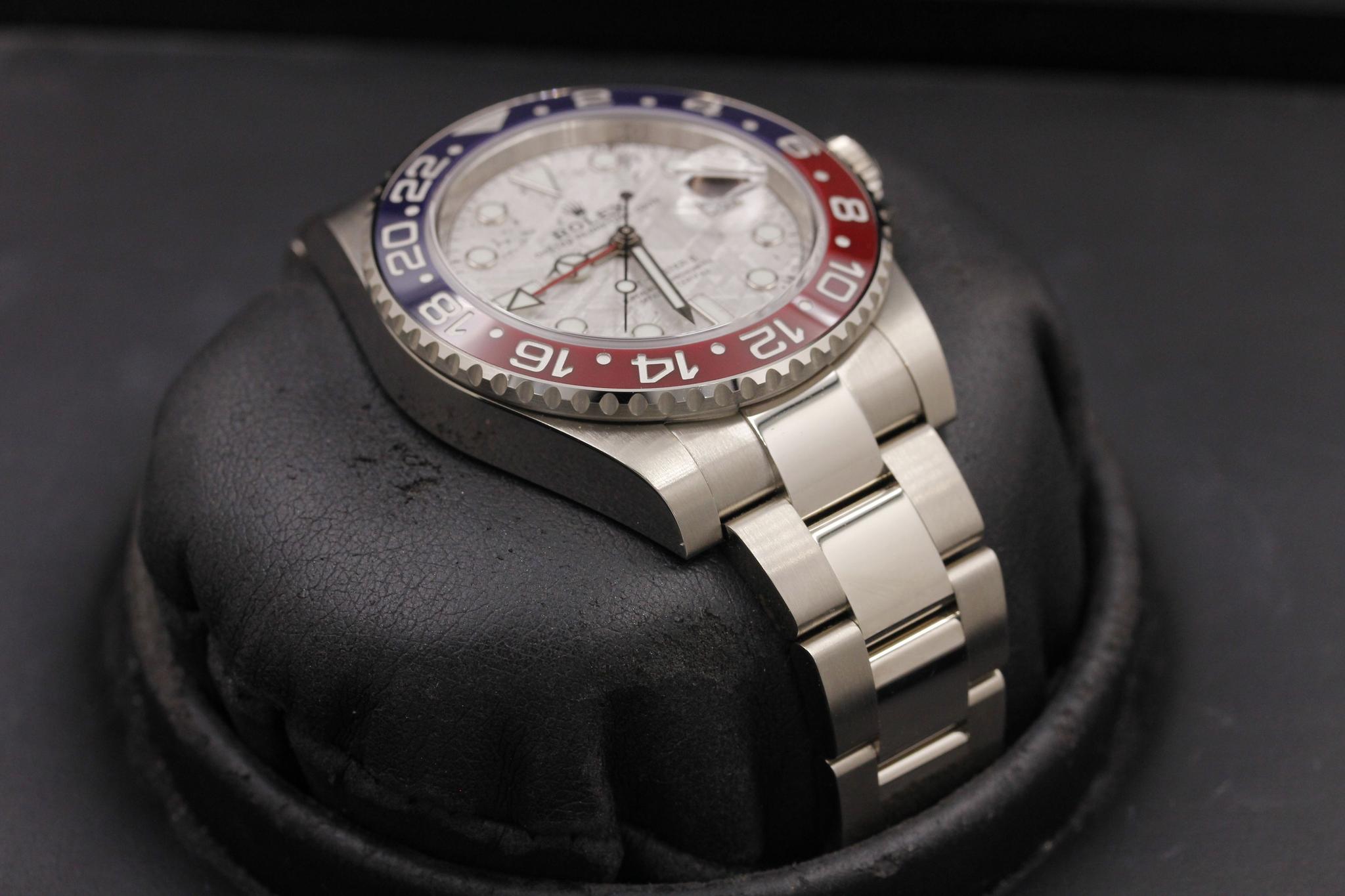 Watch Image 6