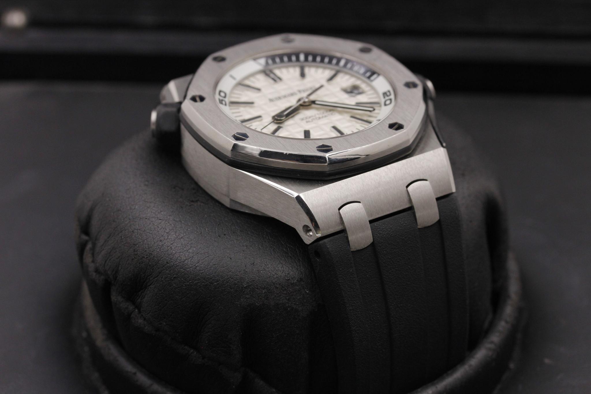 Watch Image 6
