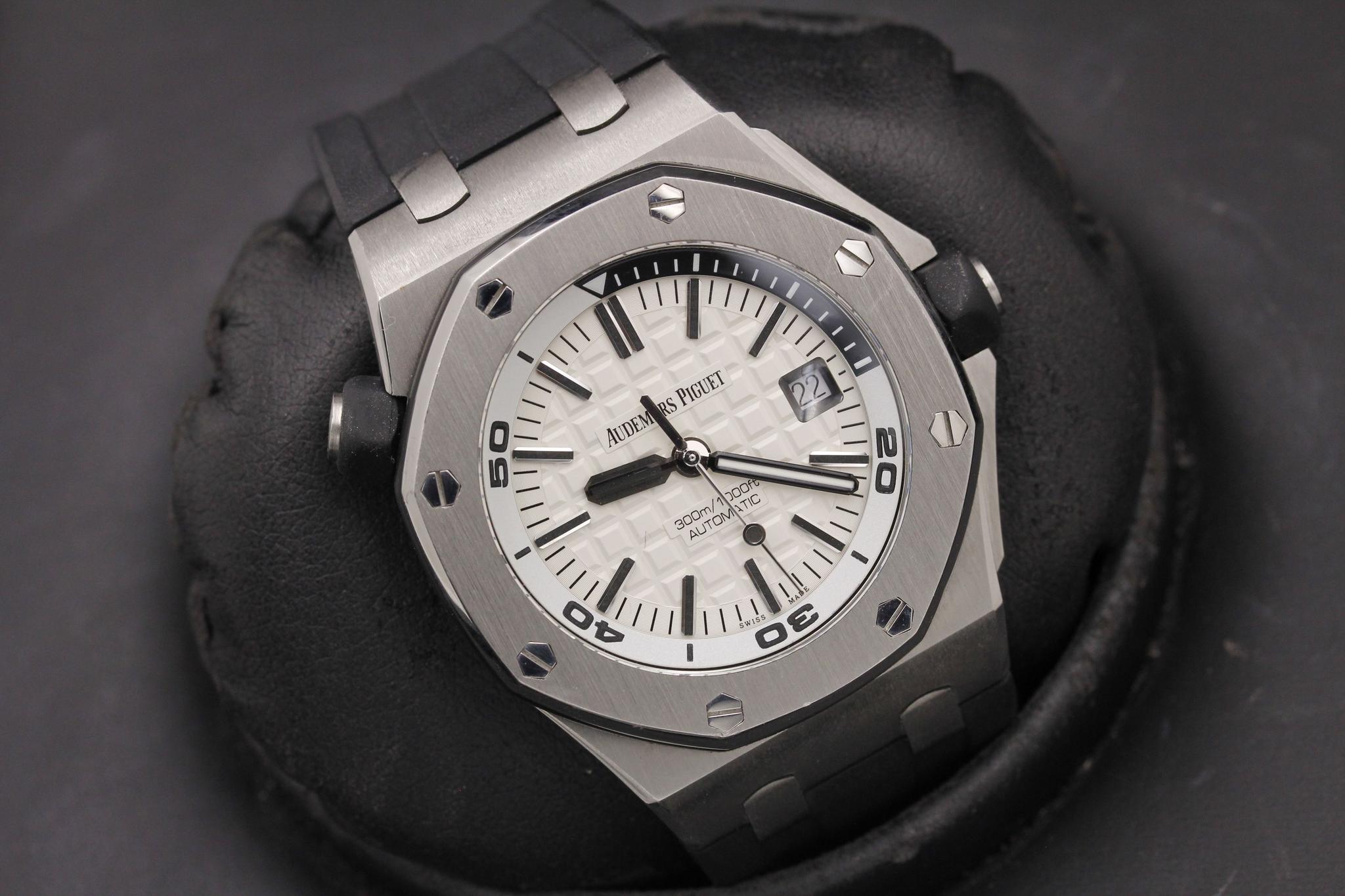 Watch Image 10