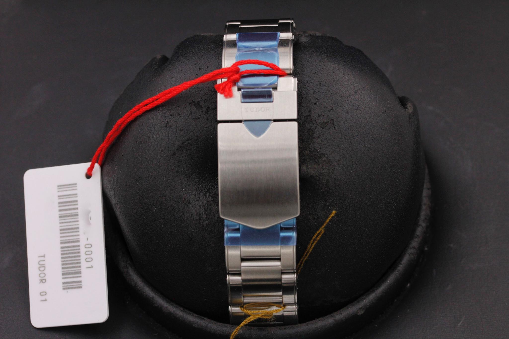Watch Image 8