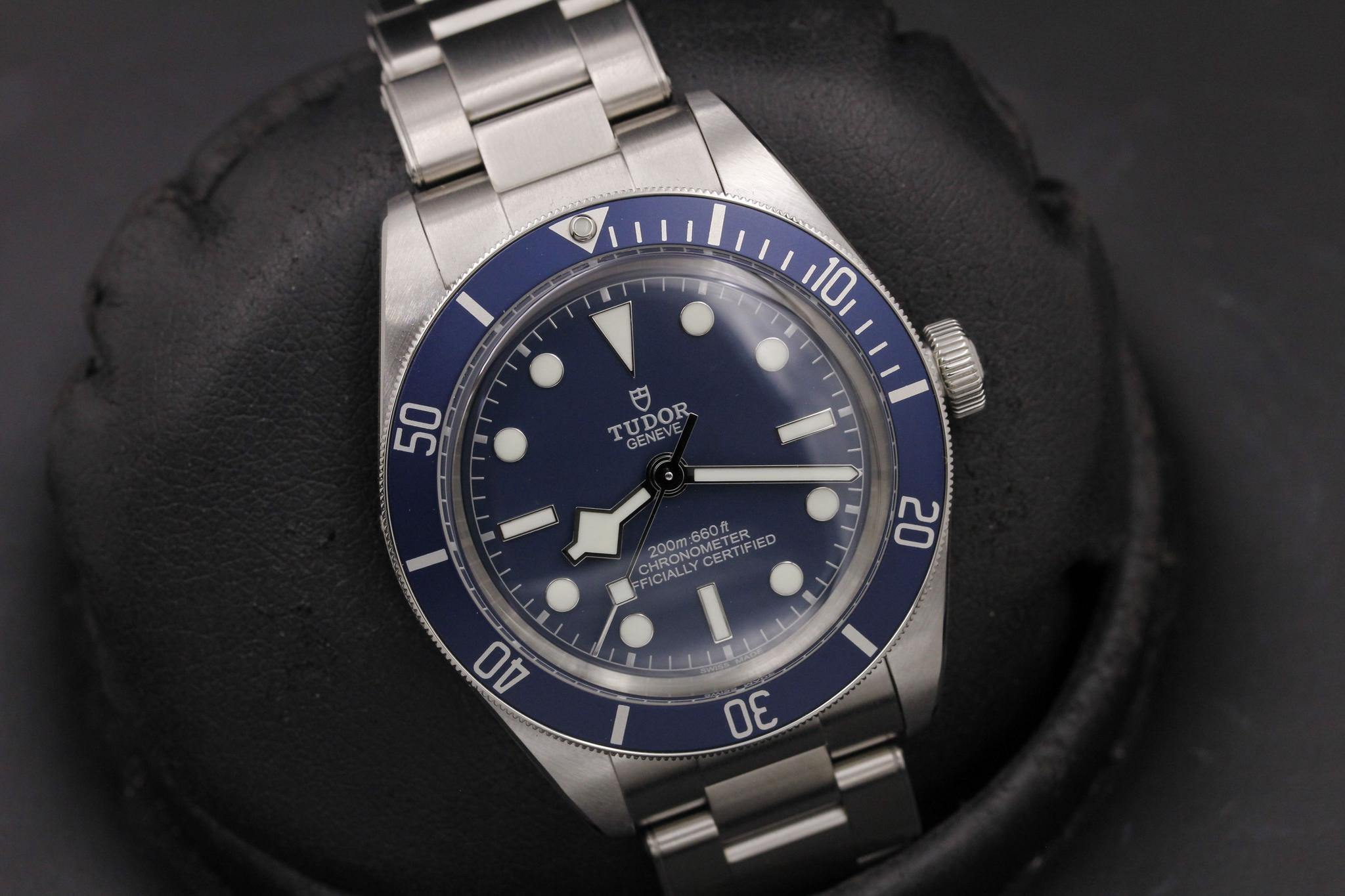 Watch Image 10
