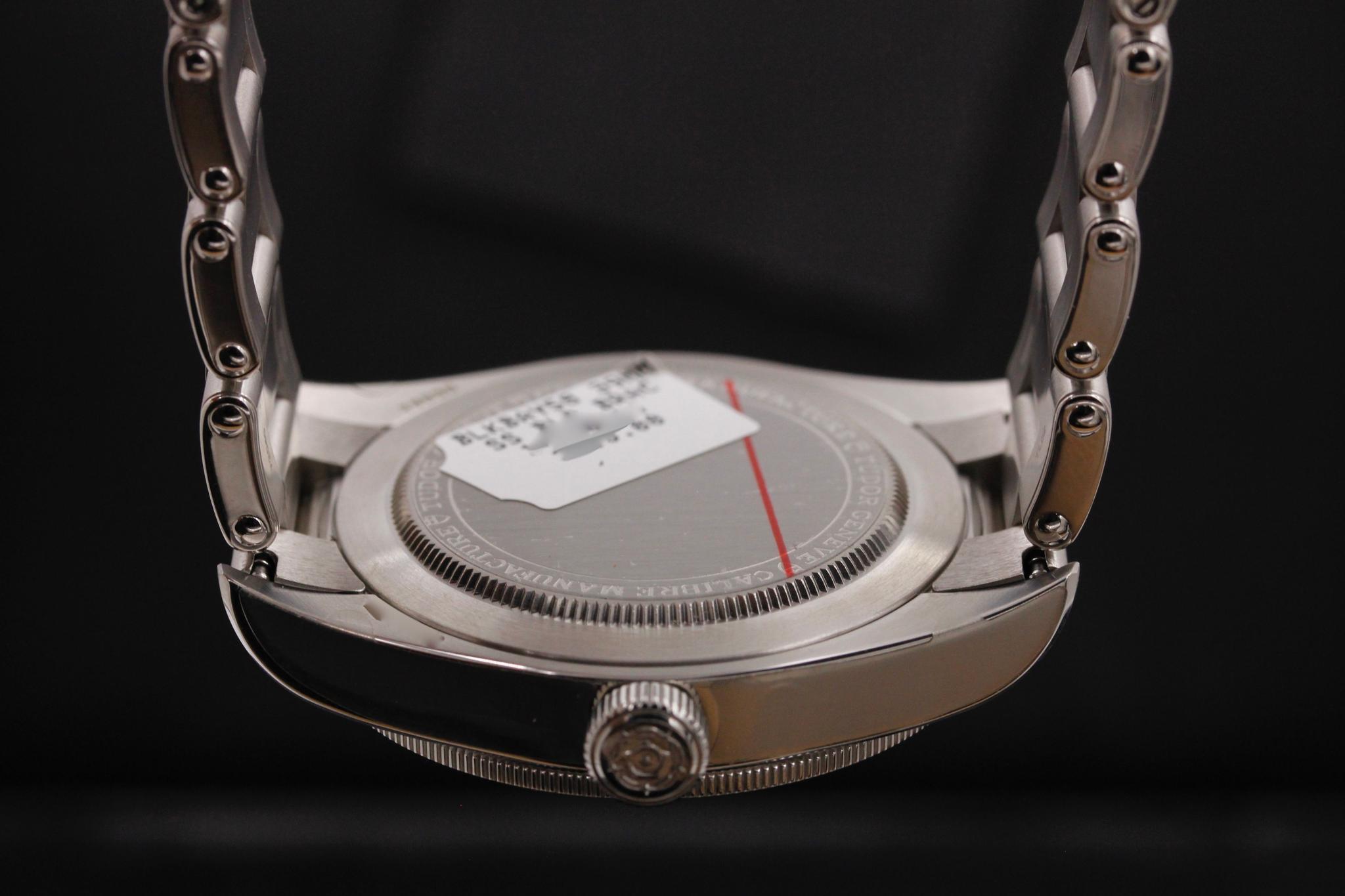 Watch Image 7