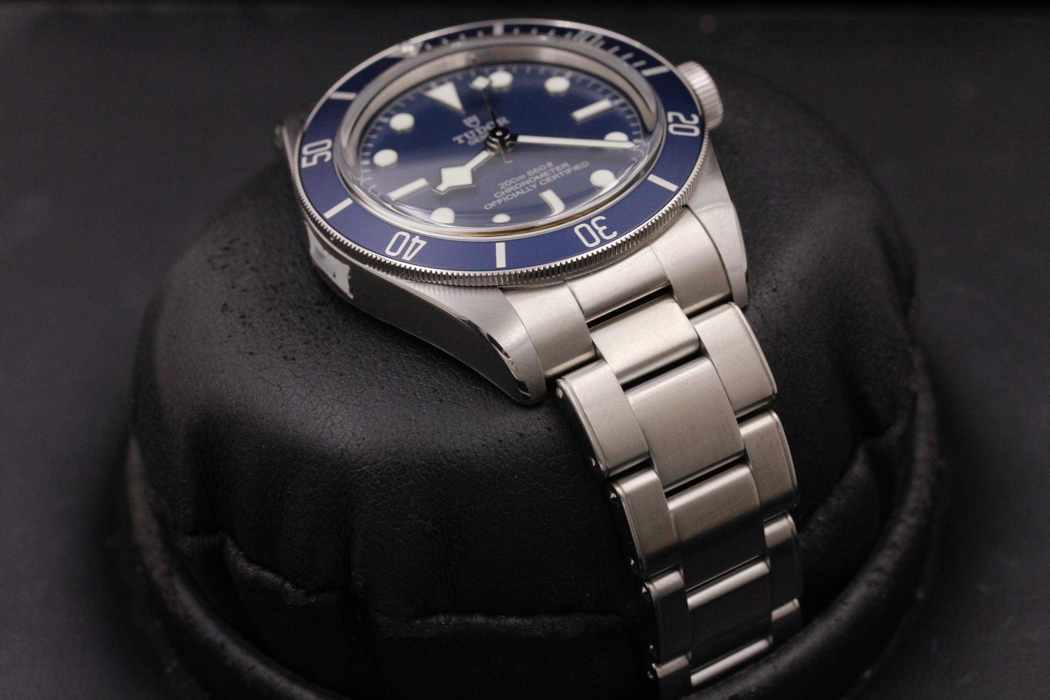 Watch Image 6