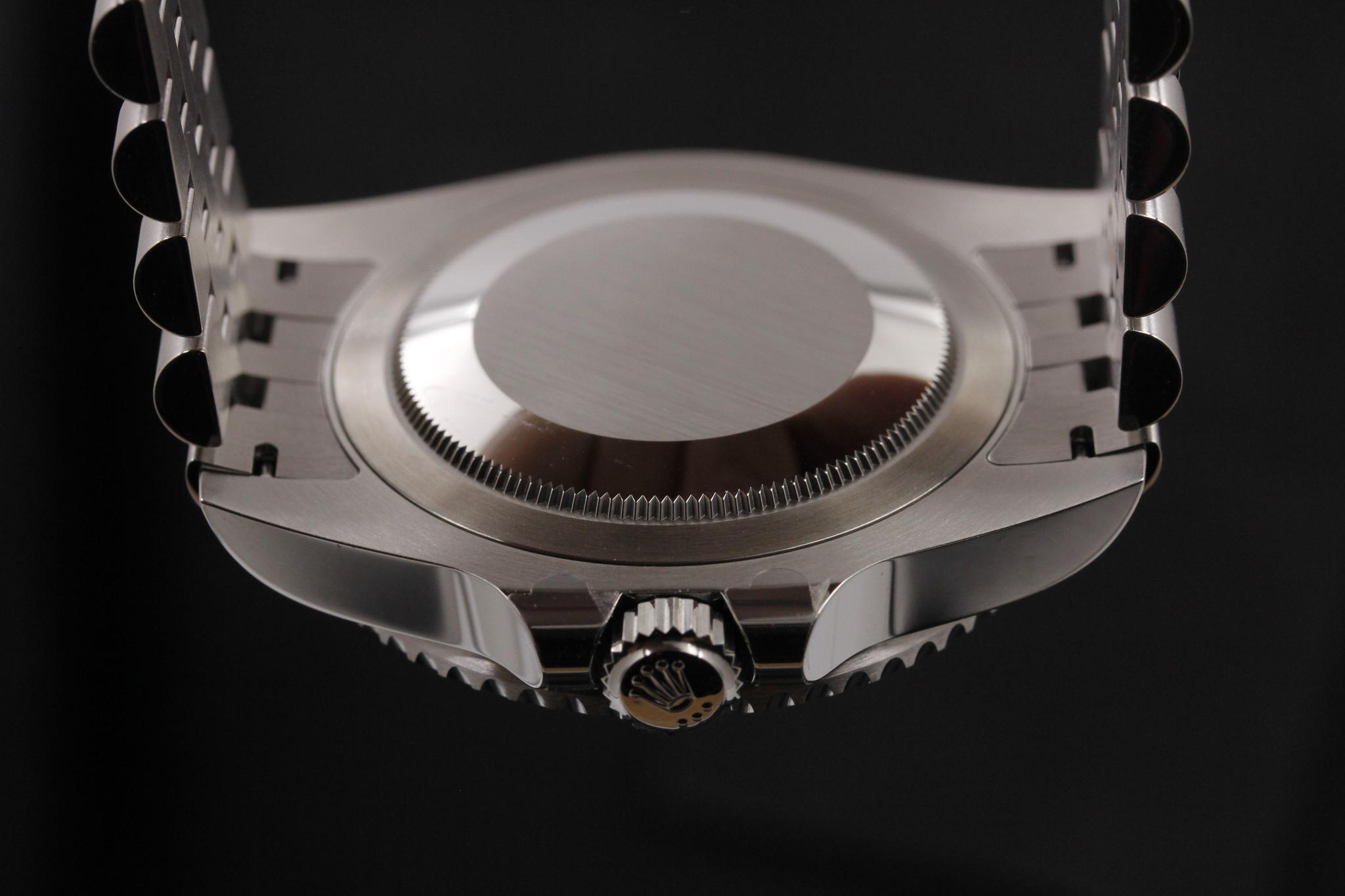 Watch Image 7