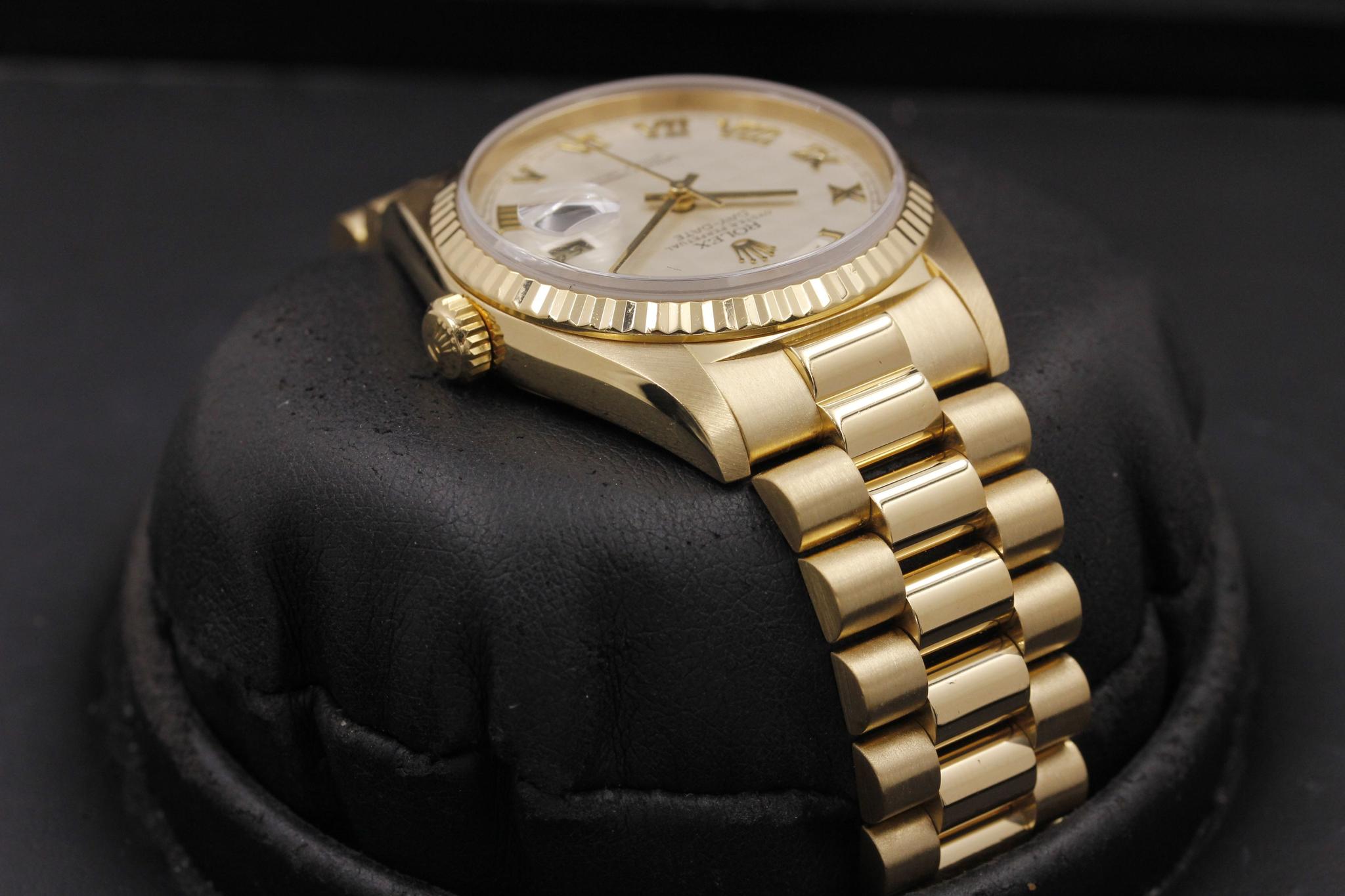Watch Image 4