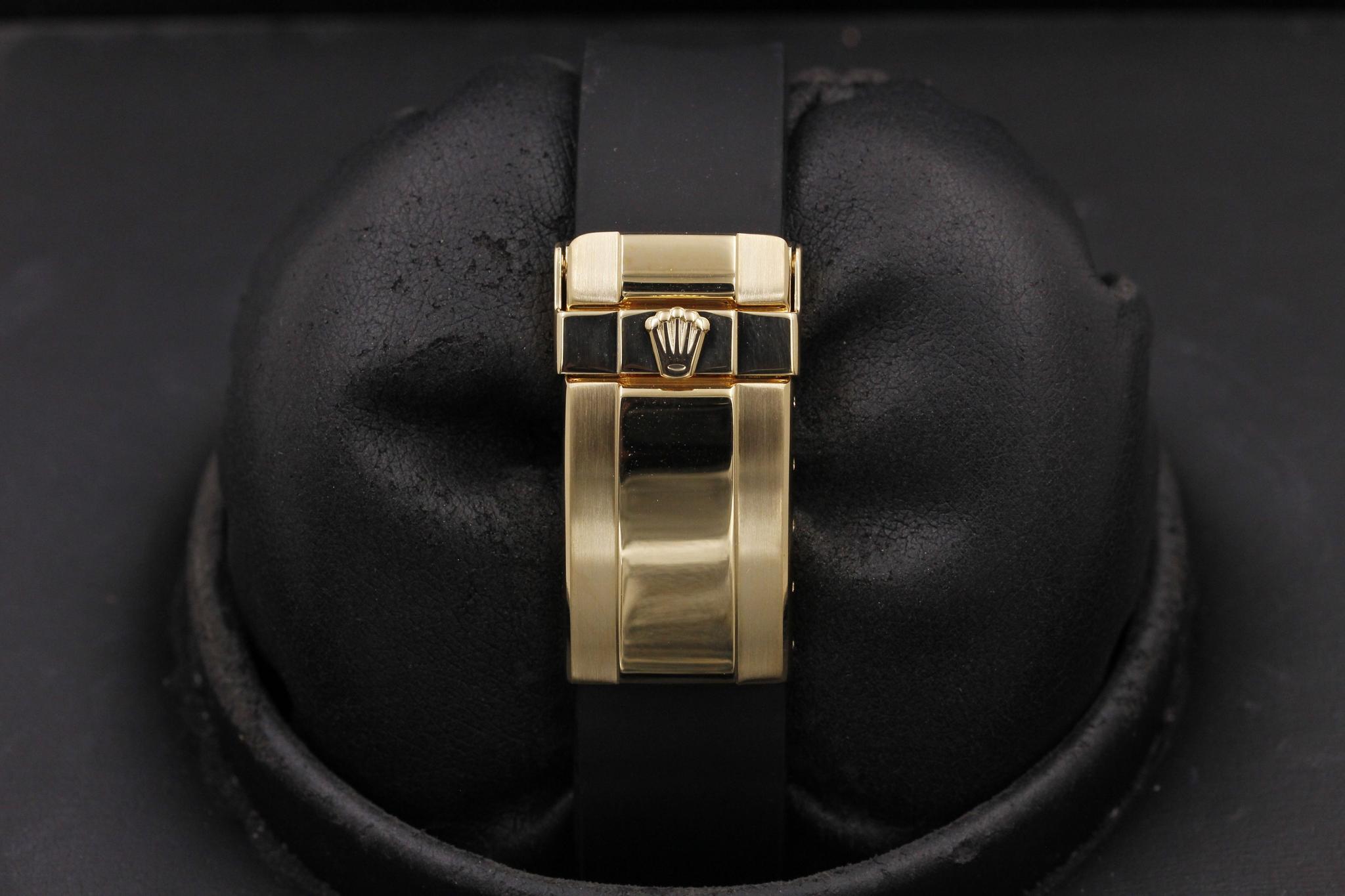 Watch Image 9