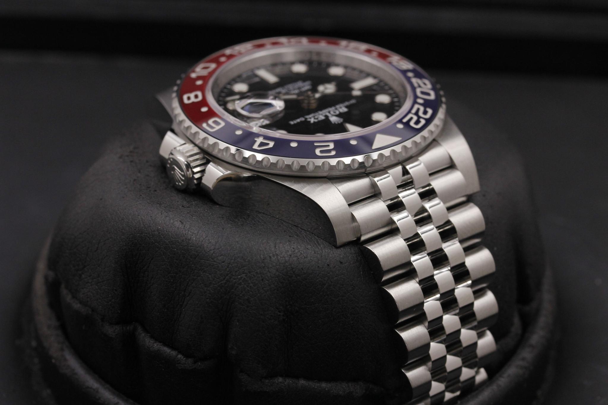 Watch Image 4