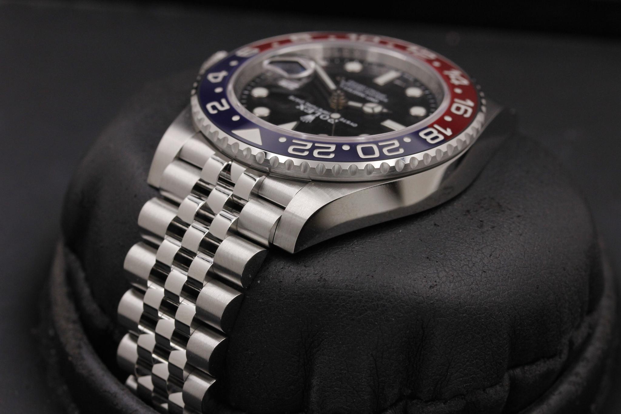 Watch Image 5