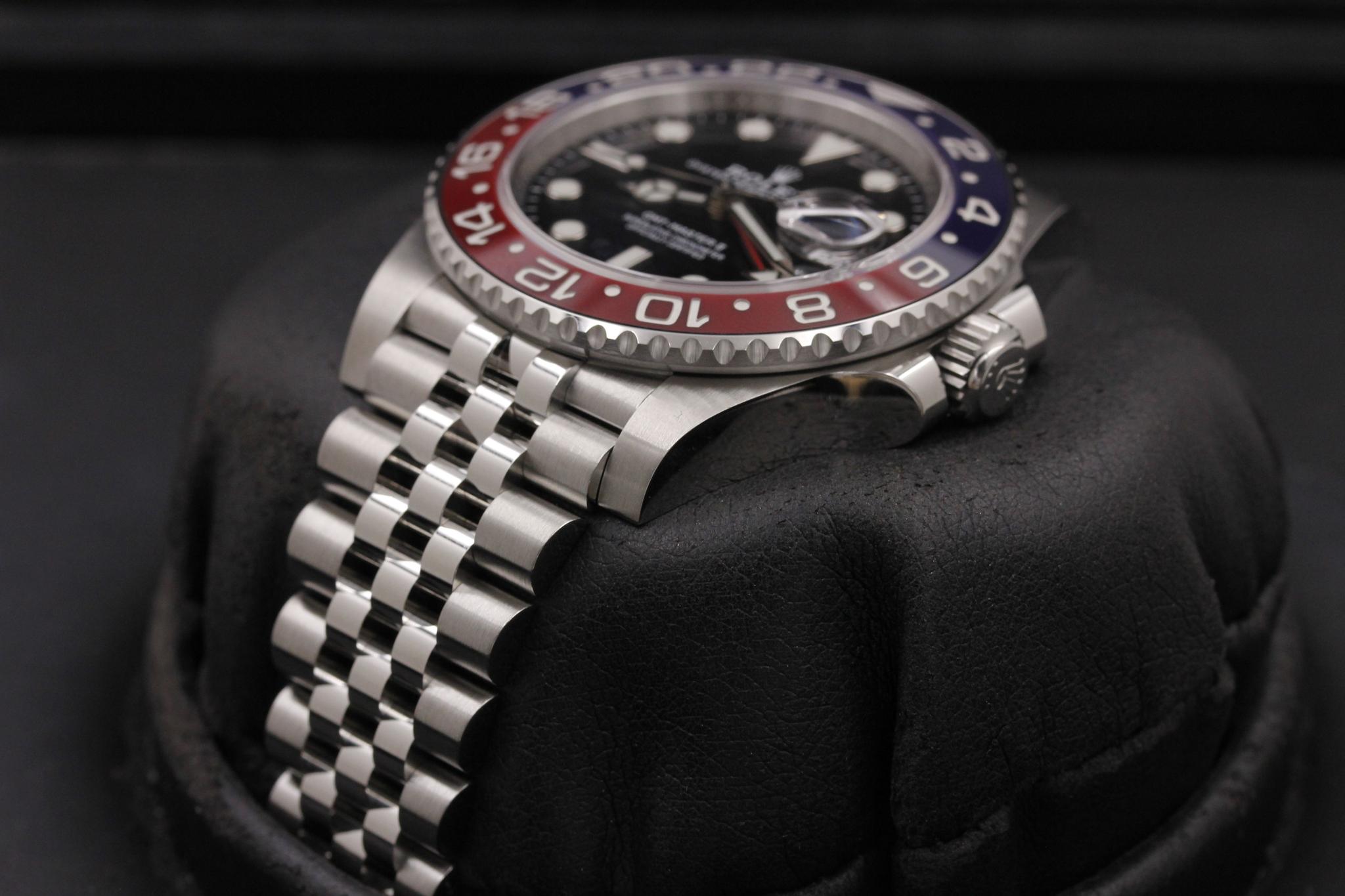 Watch Image 2