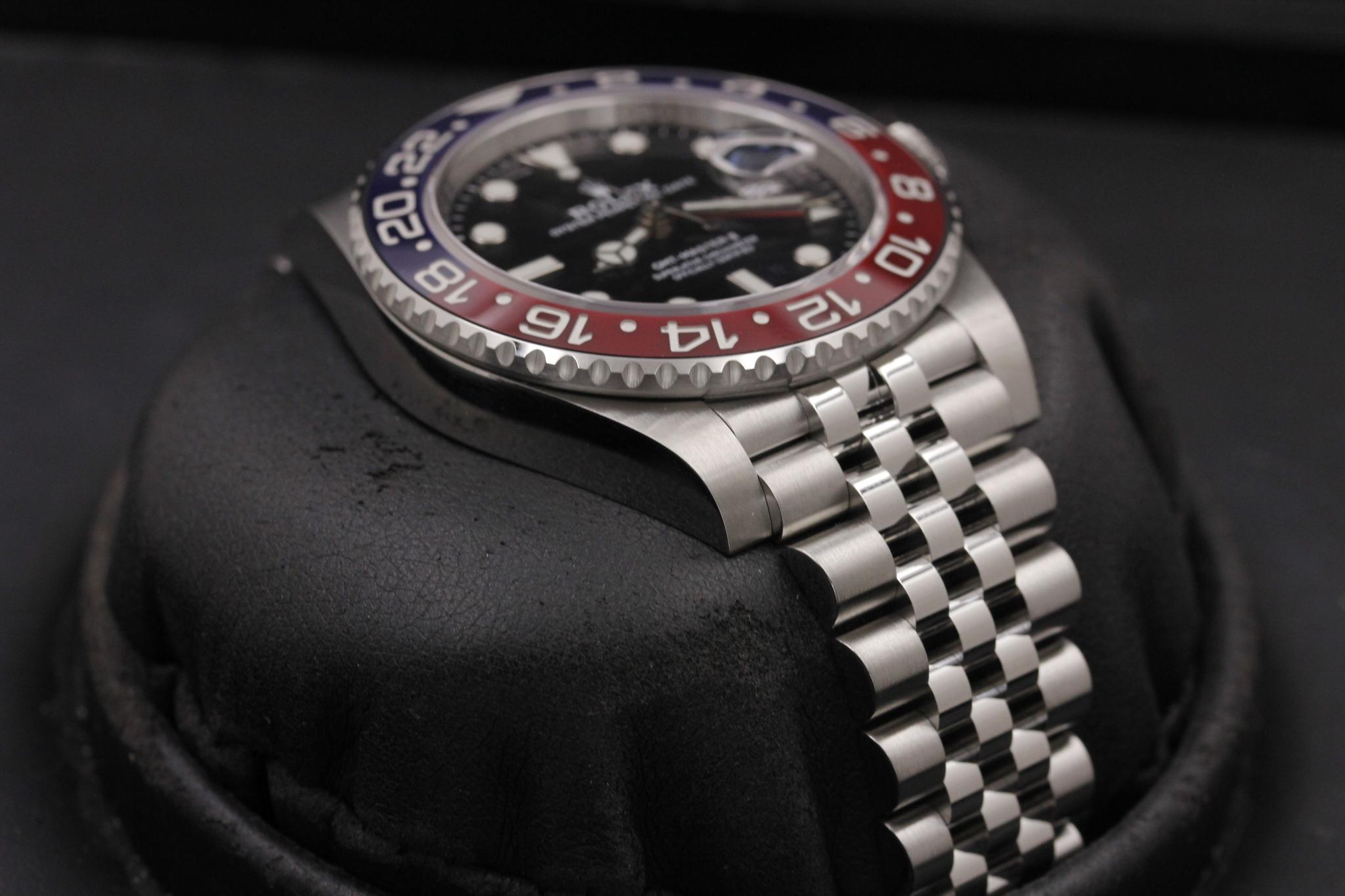 Watch Image 6
