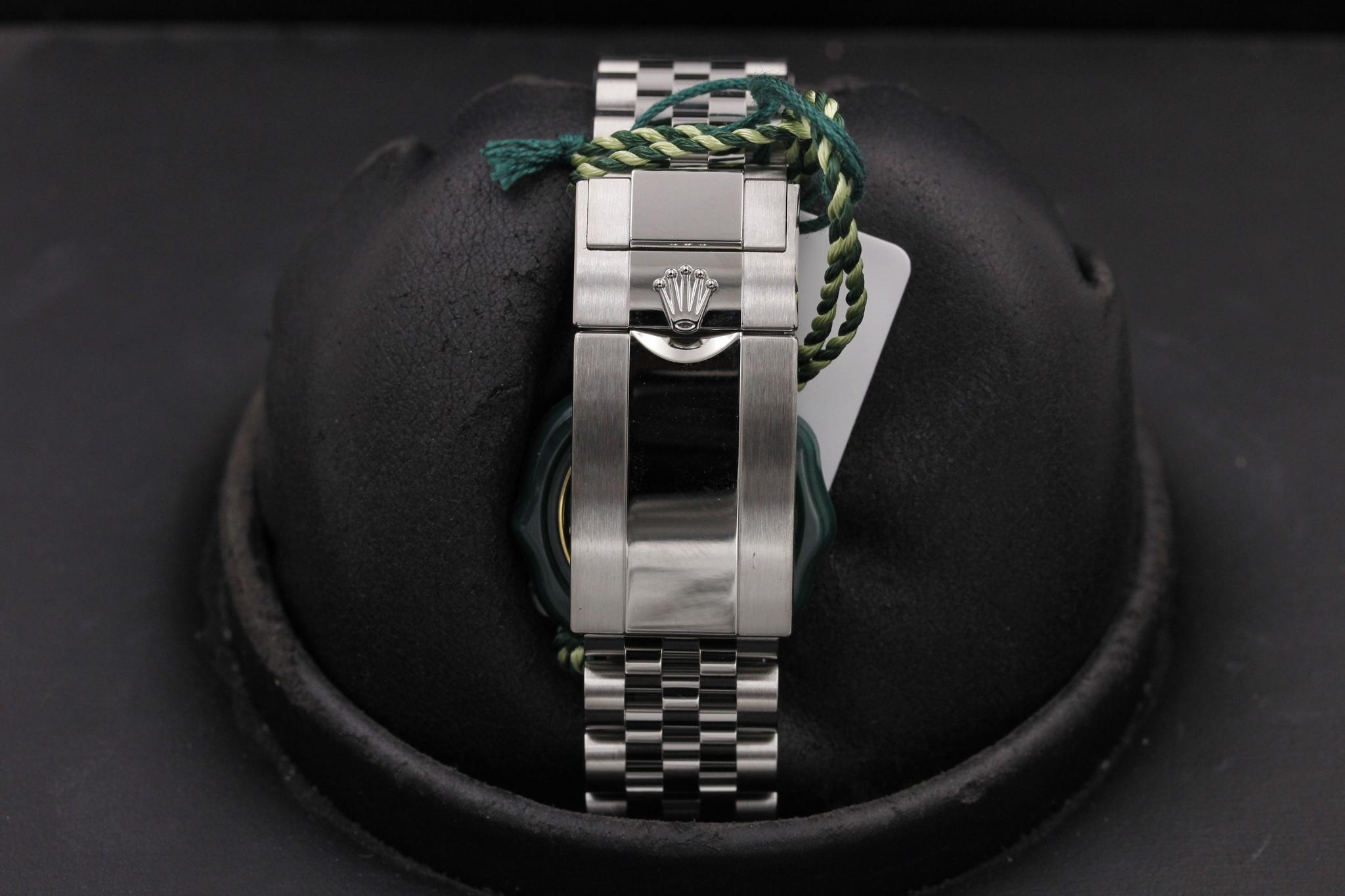 Watch Image 7