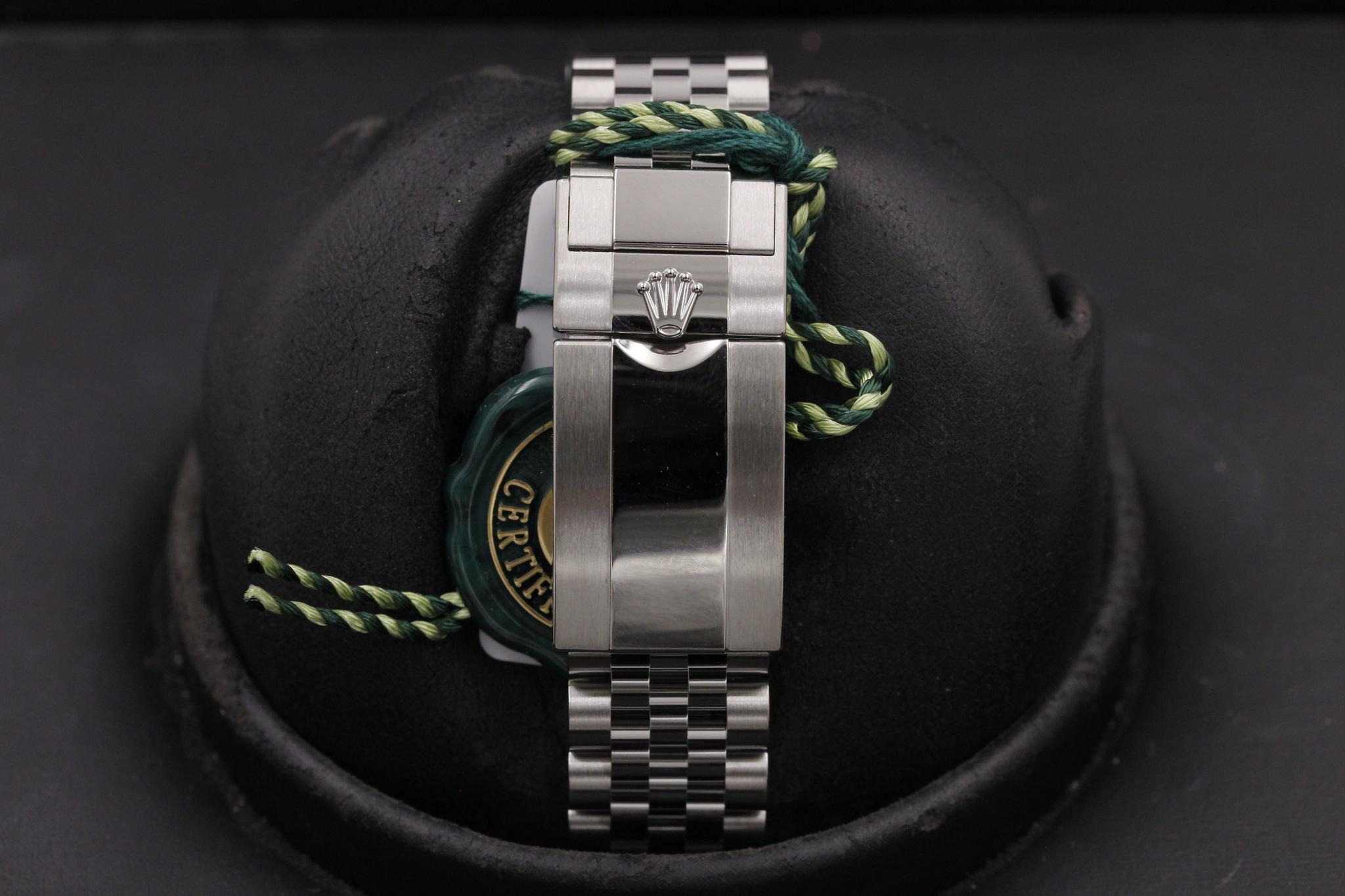 Watch Image 8