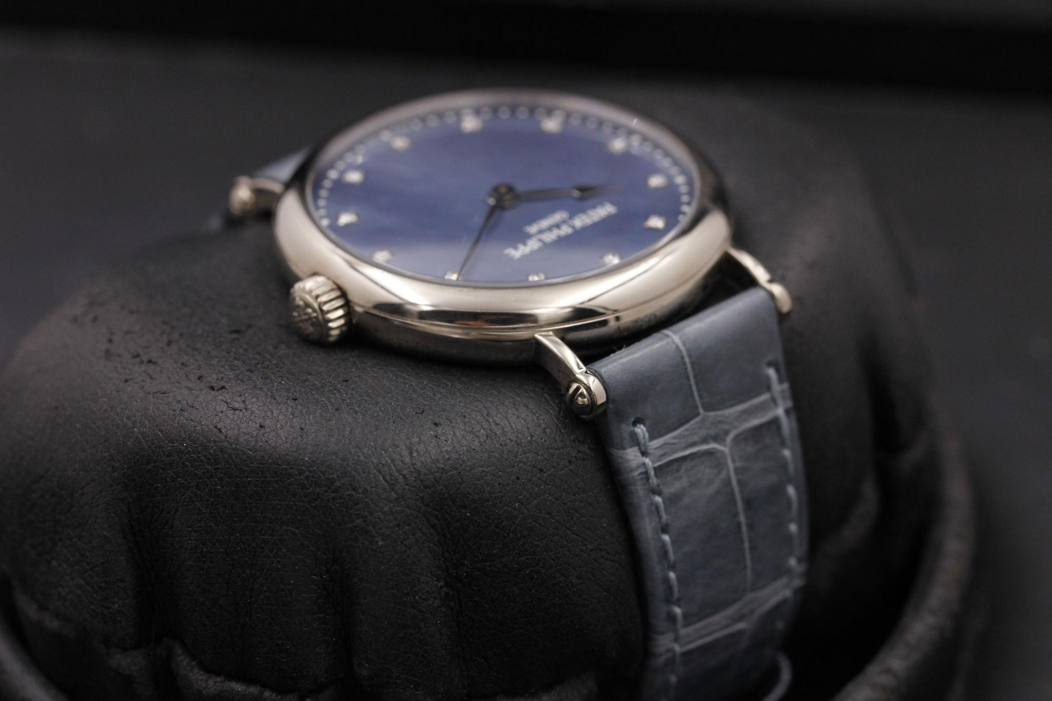 Watch Image 4
