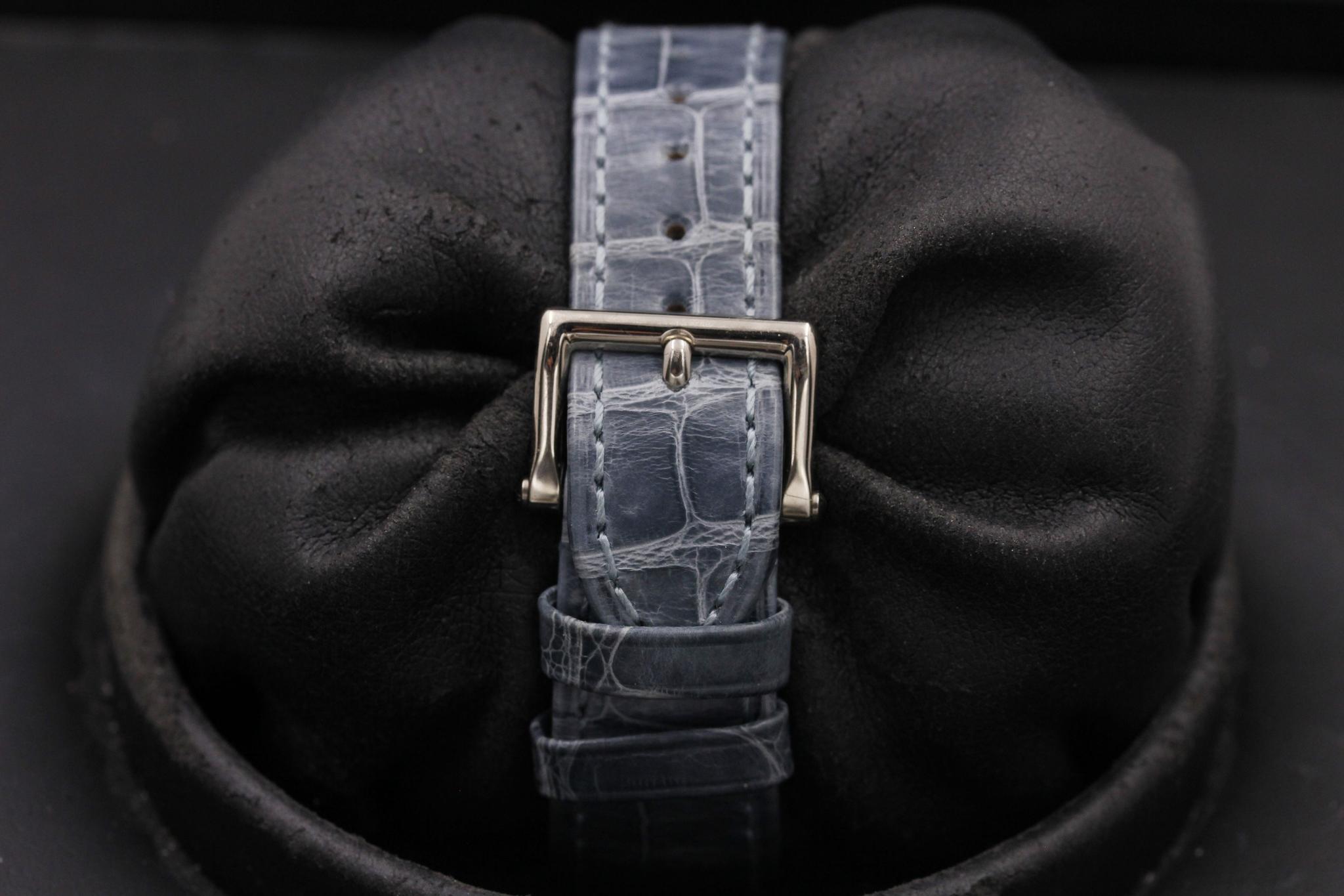 Watch Image 9