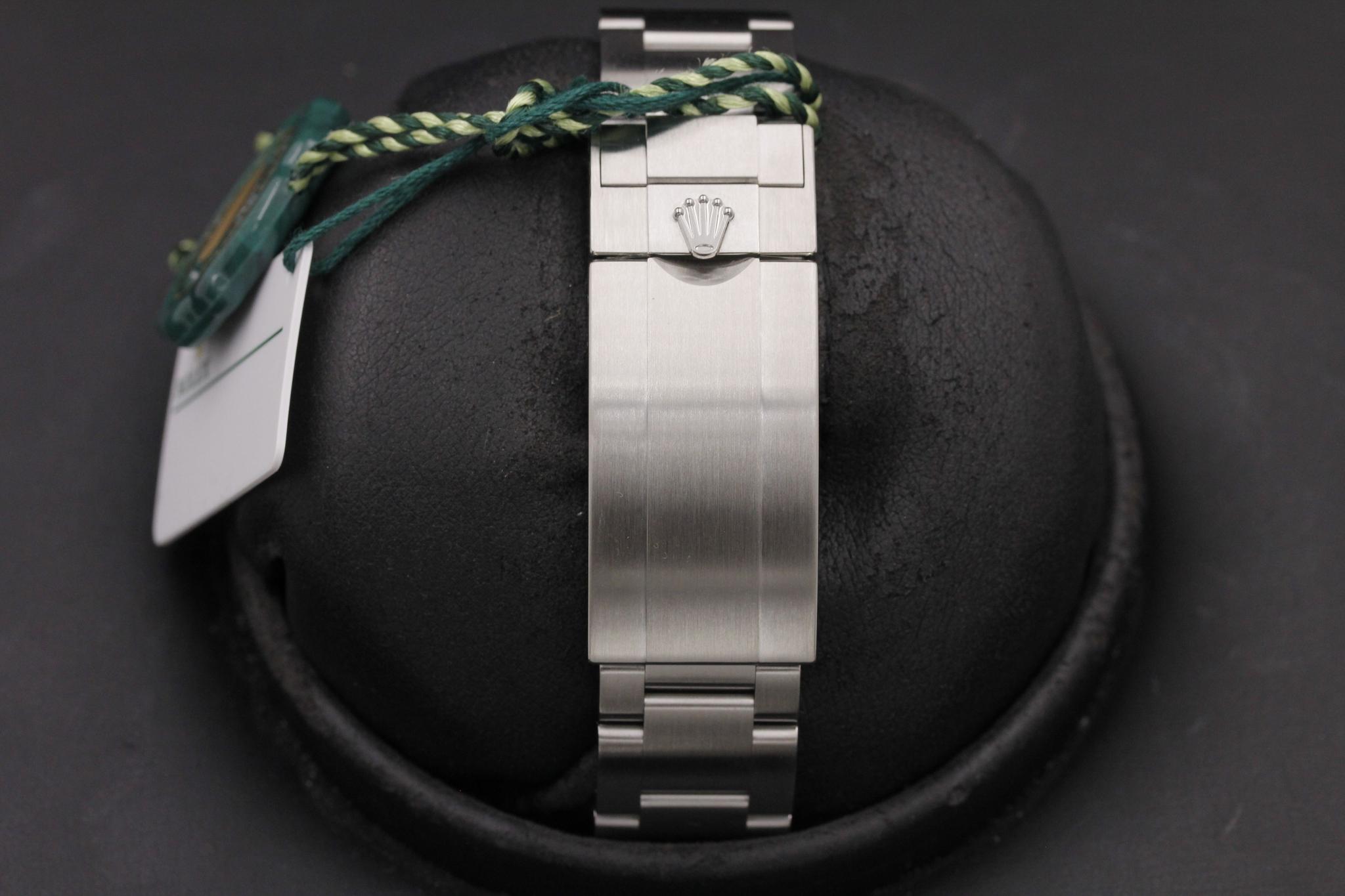 Watch Image 8