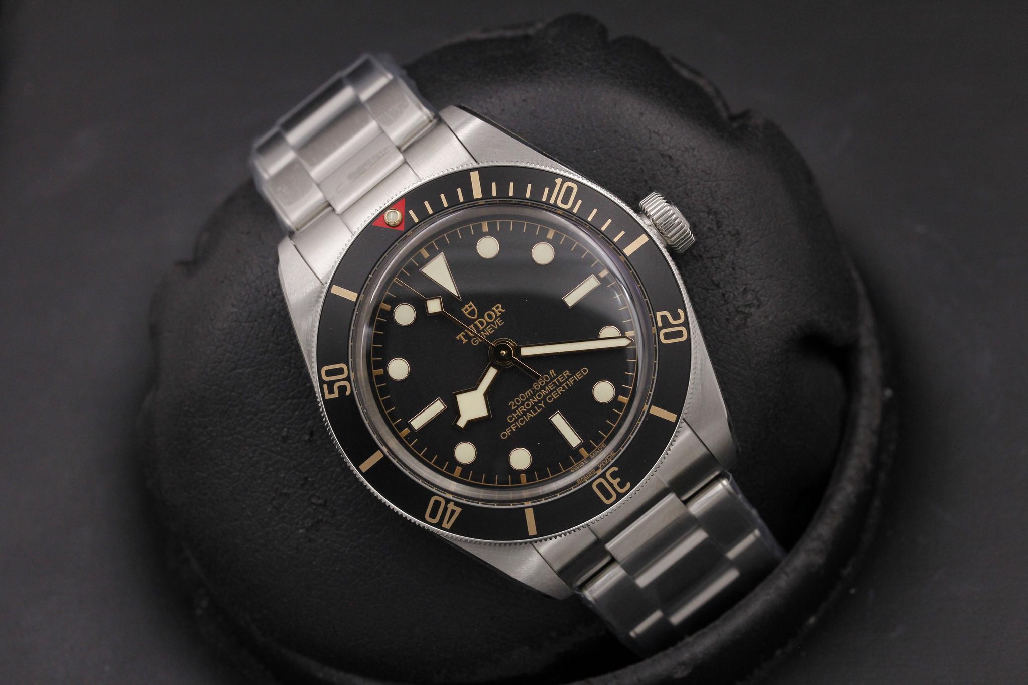 Watch Image 10