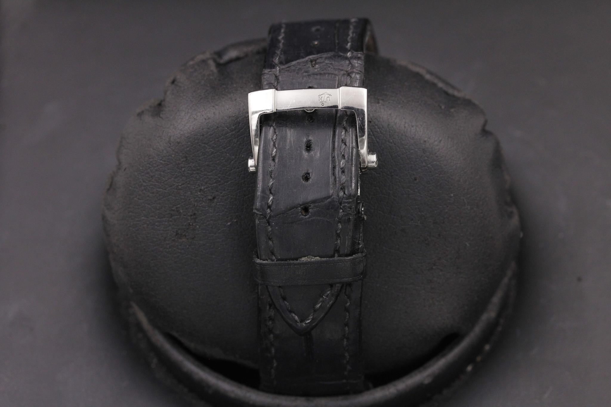 Watch Image 9