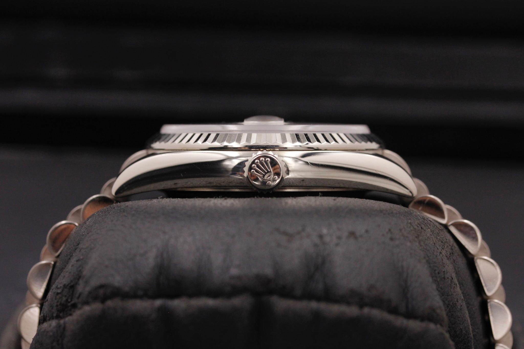 Watch Image 3