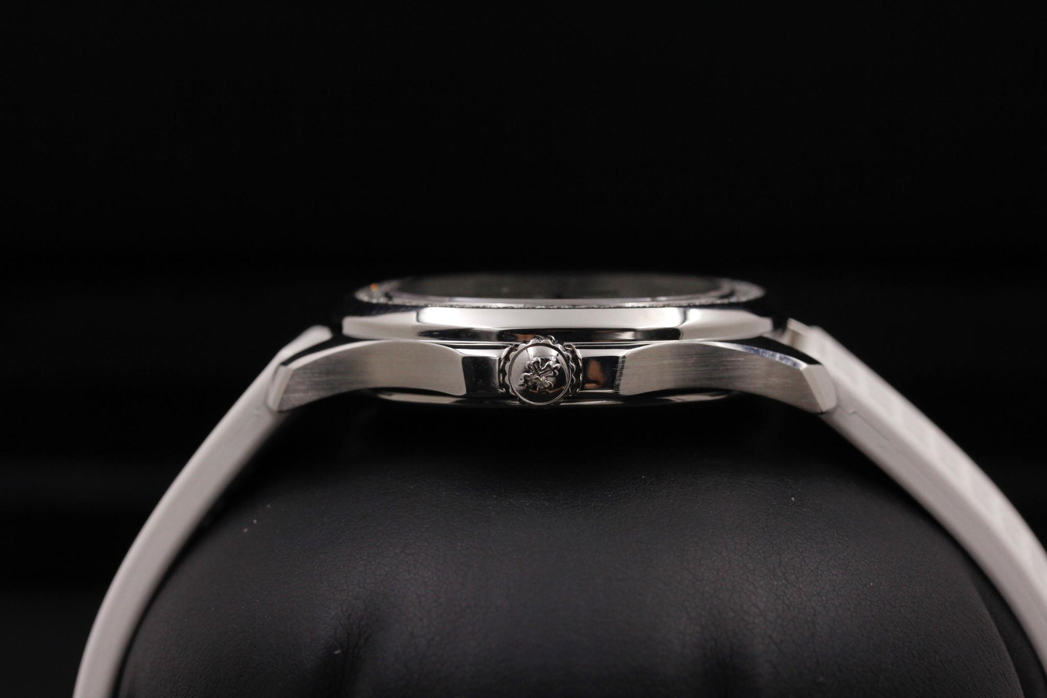 Watch Image 3