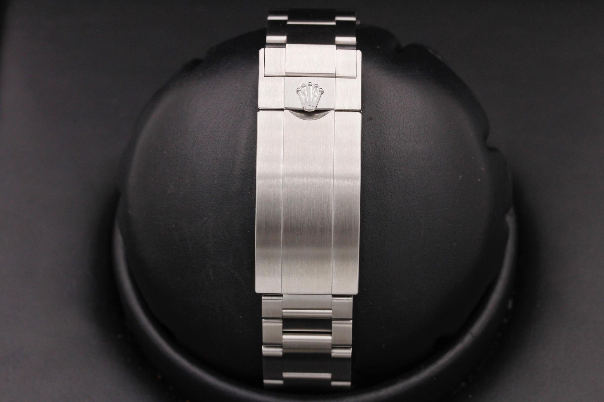 Watch Image 8