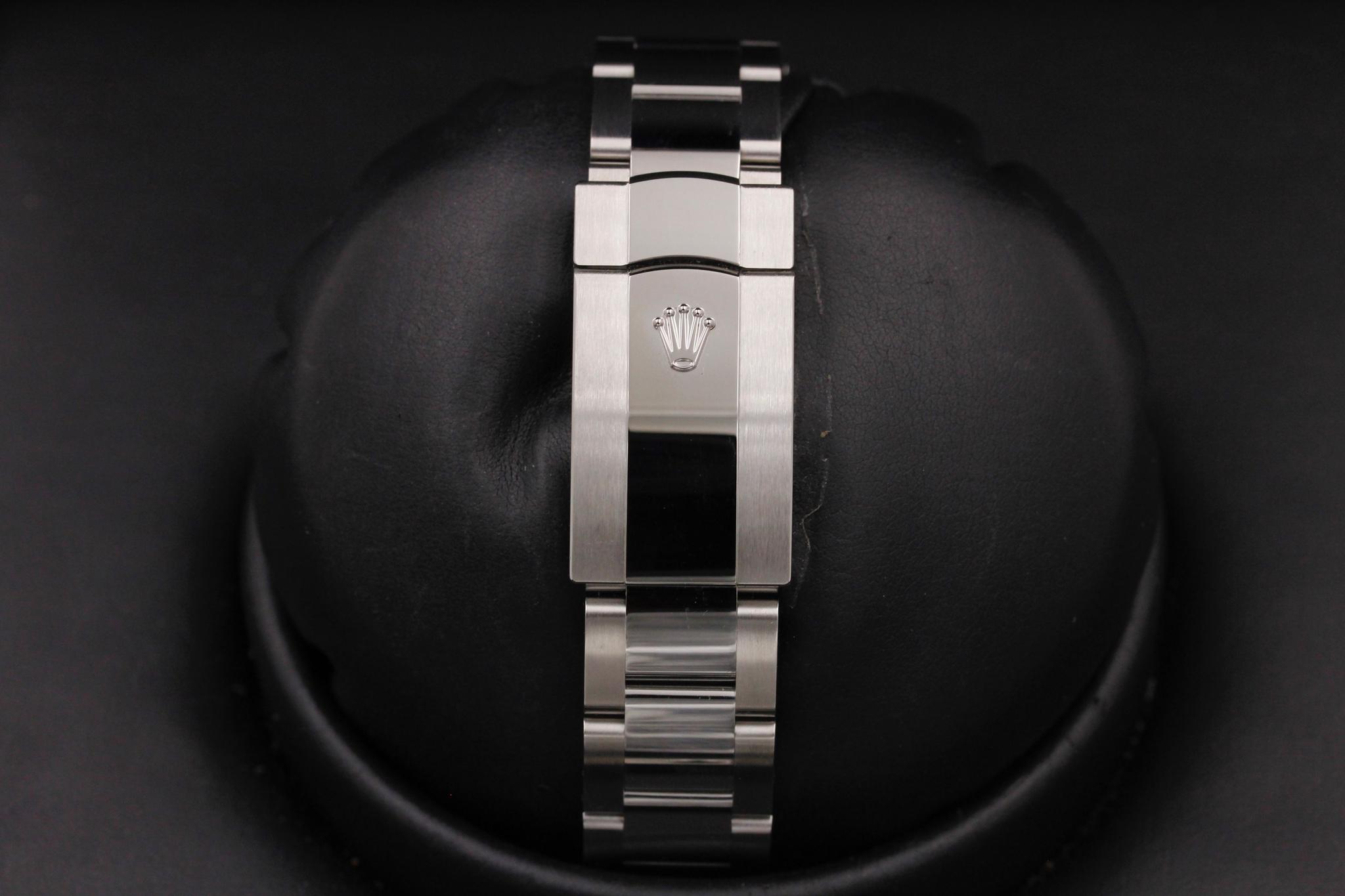 Watch Image 8