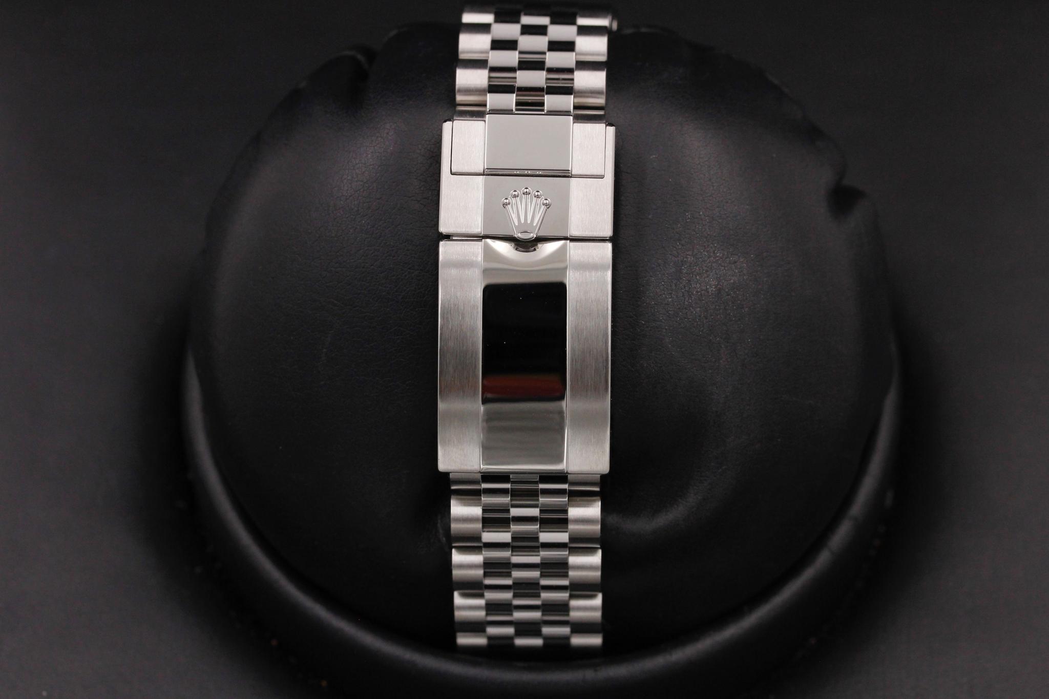 Watch Image 8