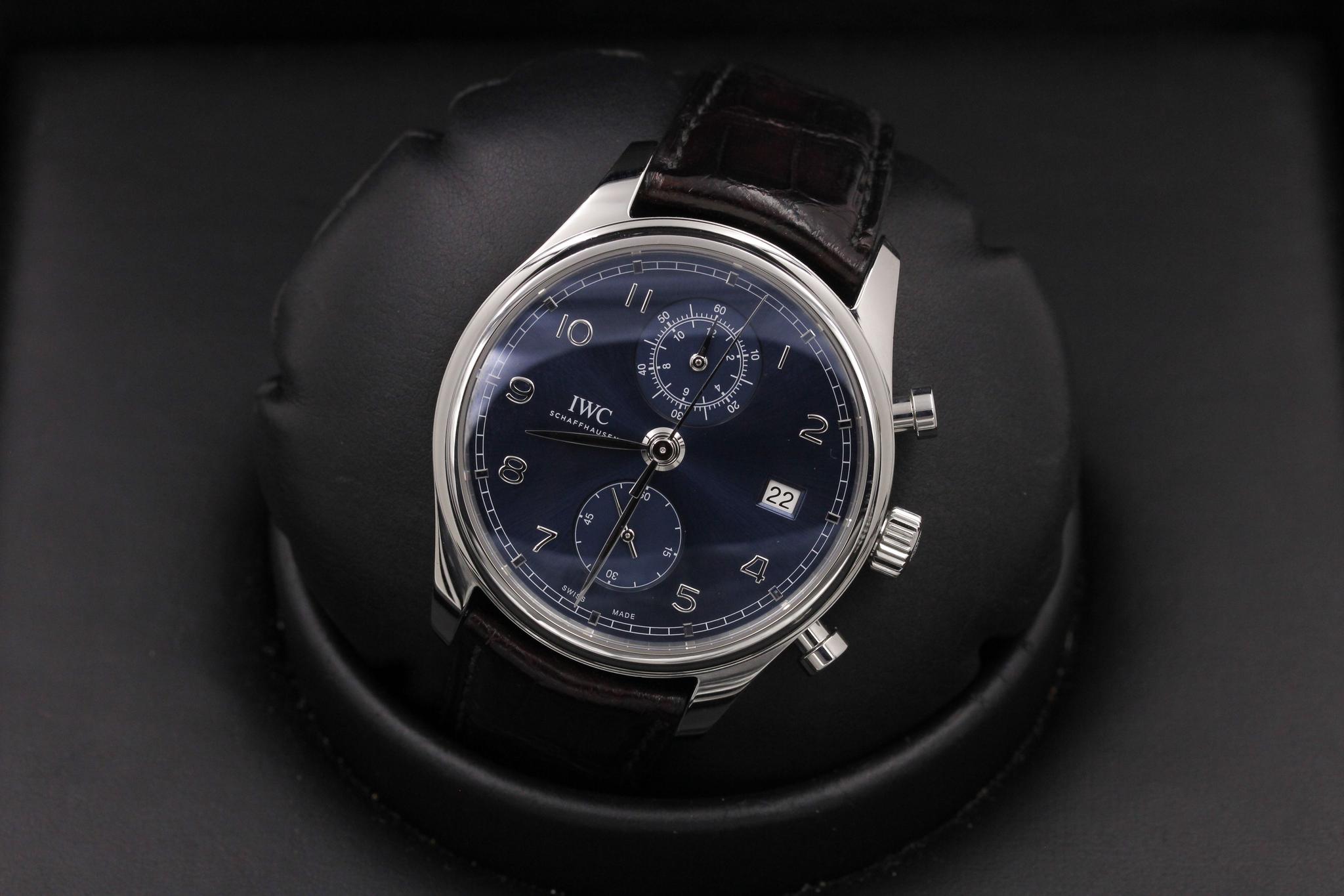 Watch Image 11