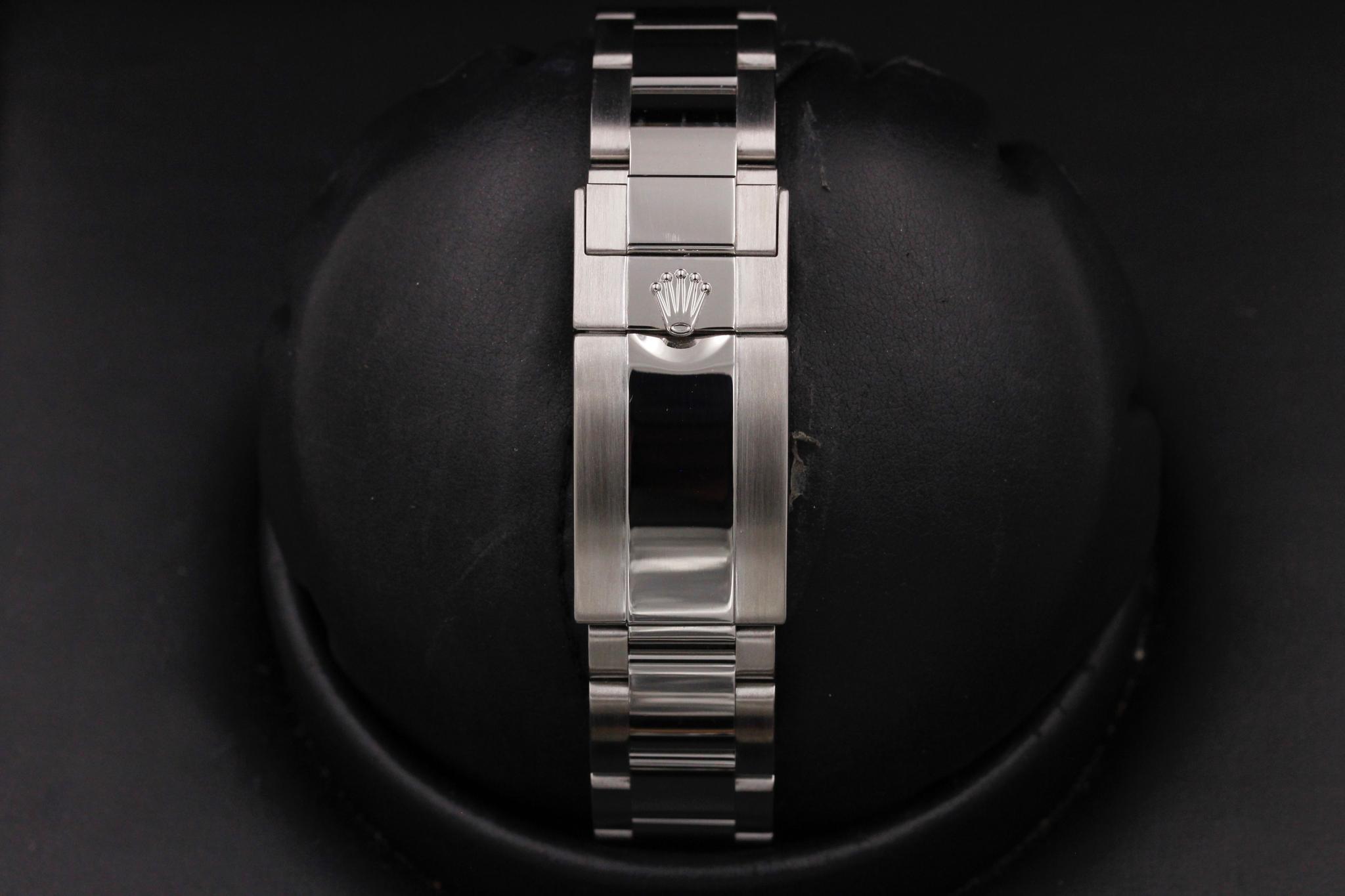 Watch Image 8