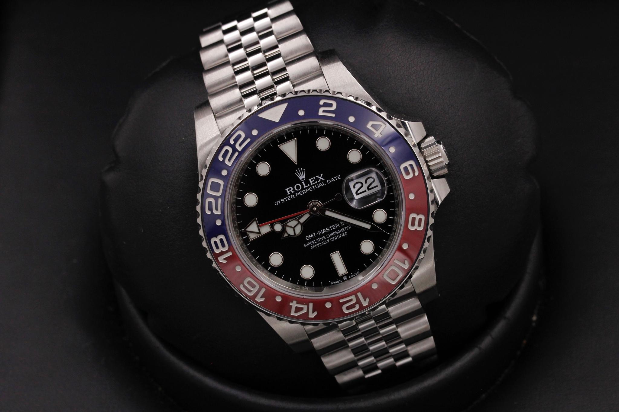 Watch Image 10