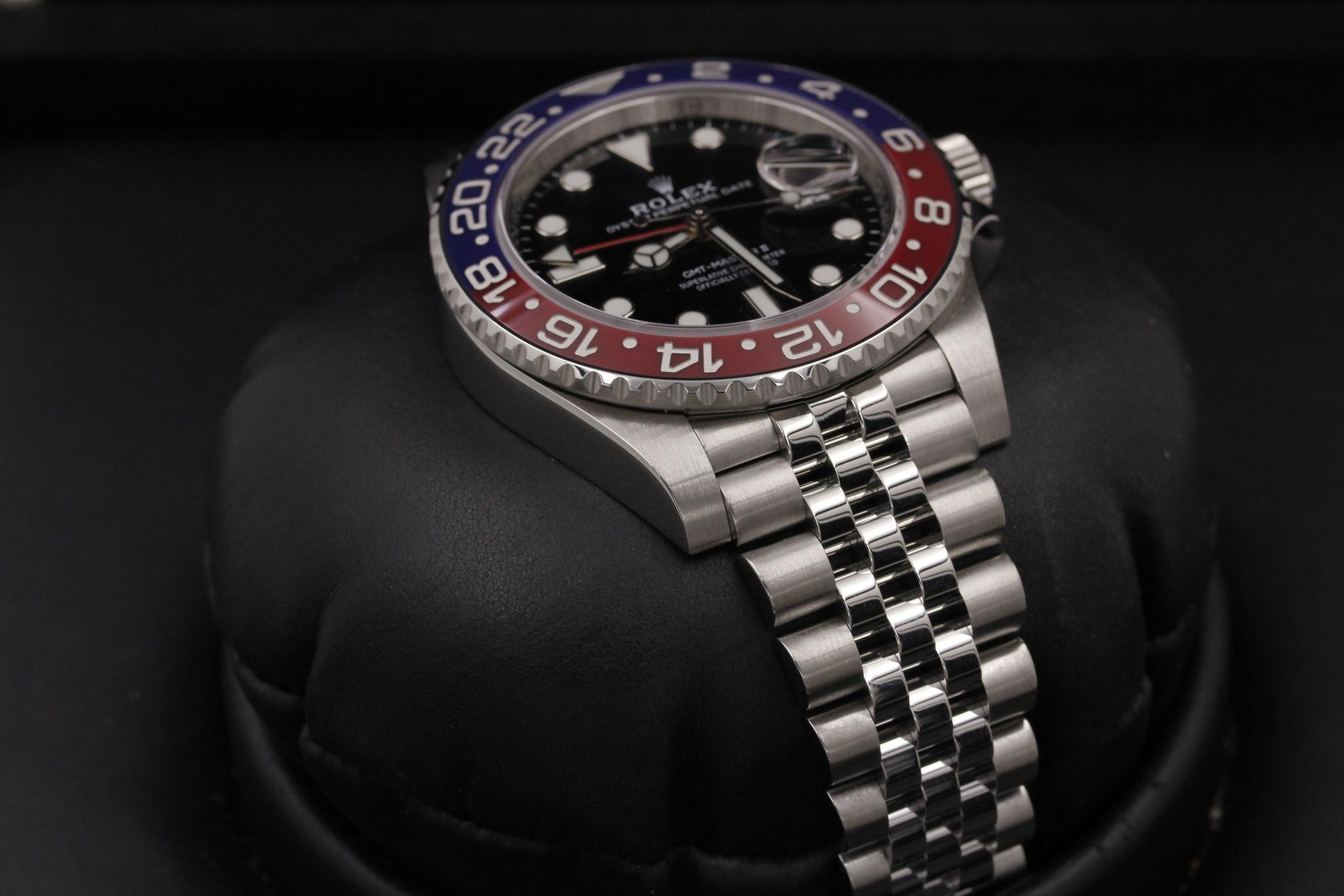 Watch Image 6