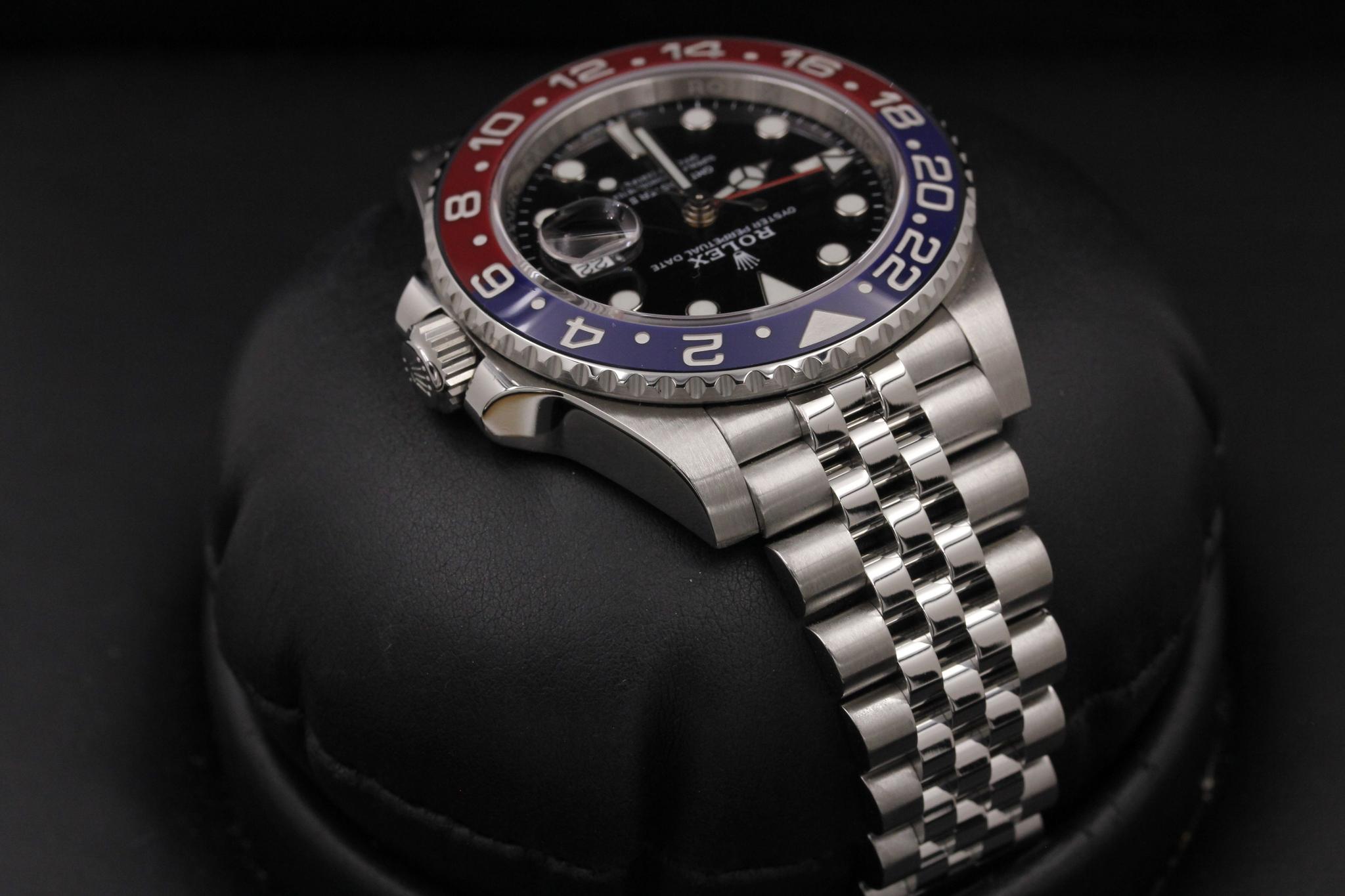 Watch Image 4