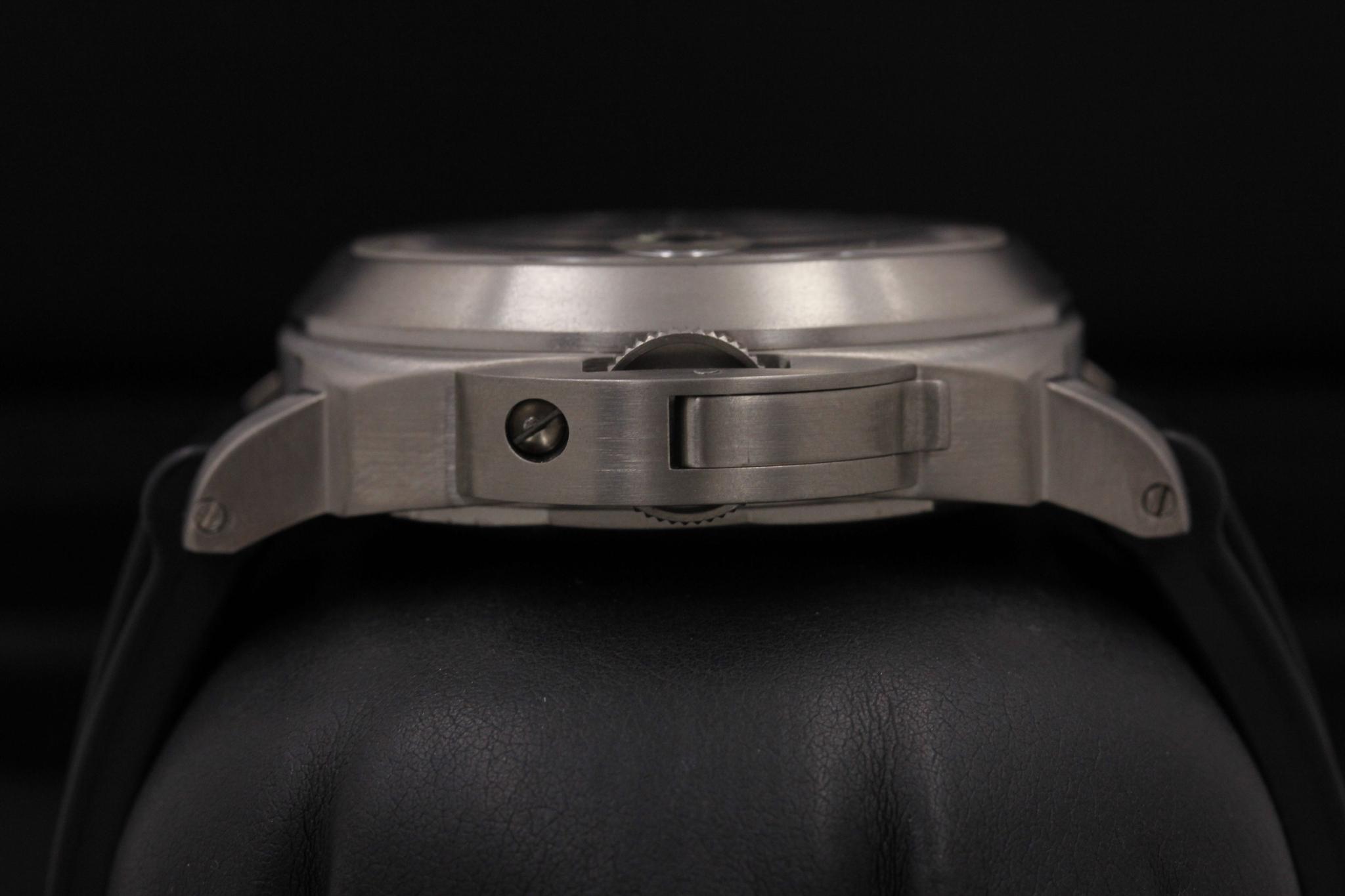 Watch Image 3