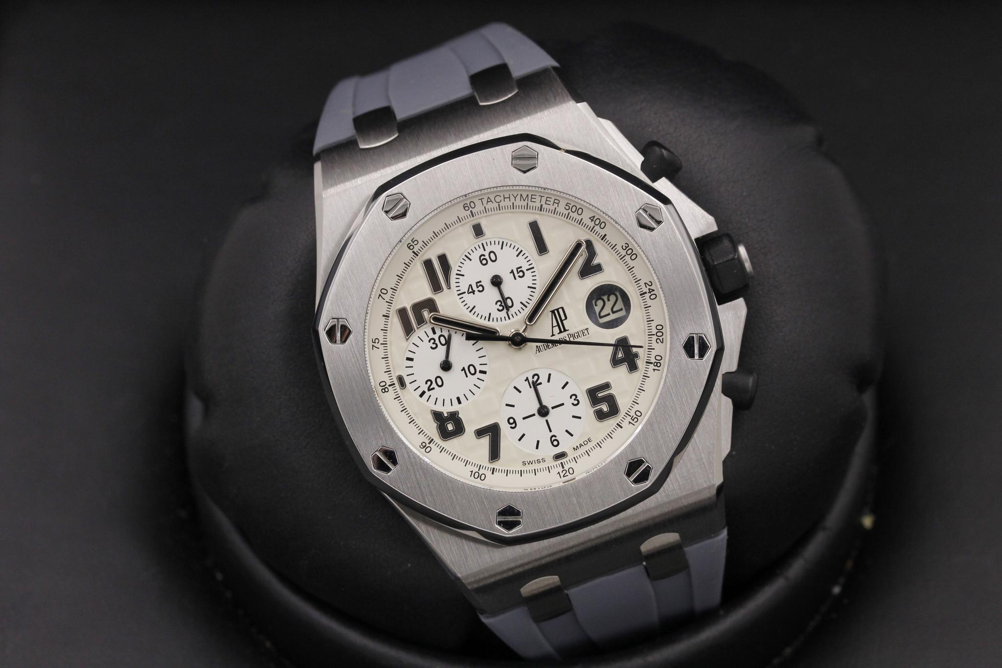 Watch Image 10