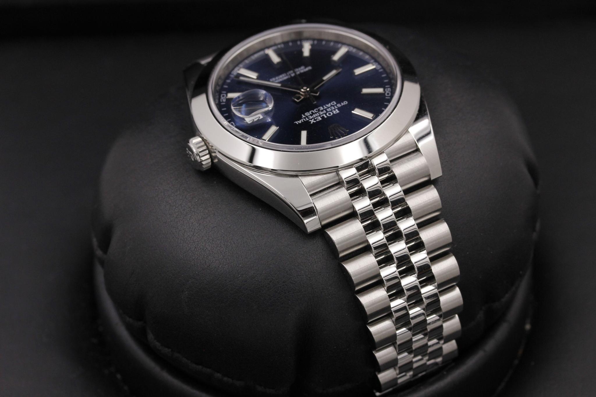 Watch Image 4