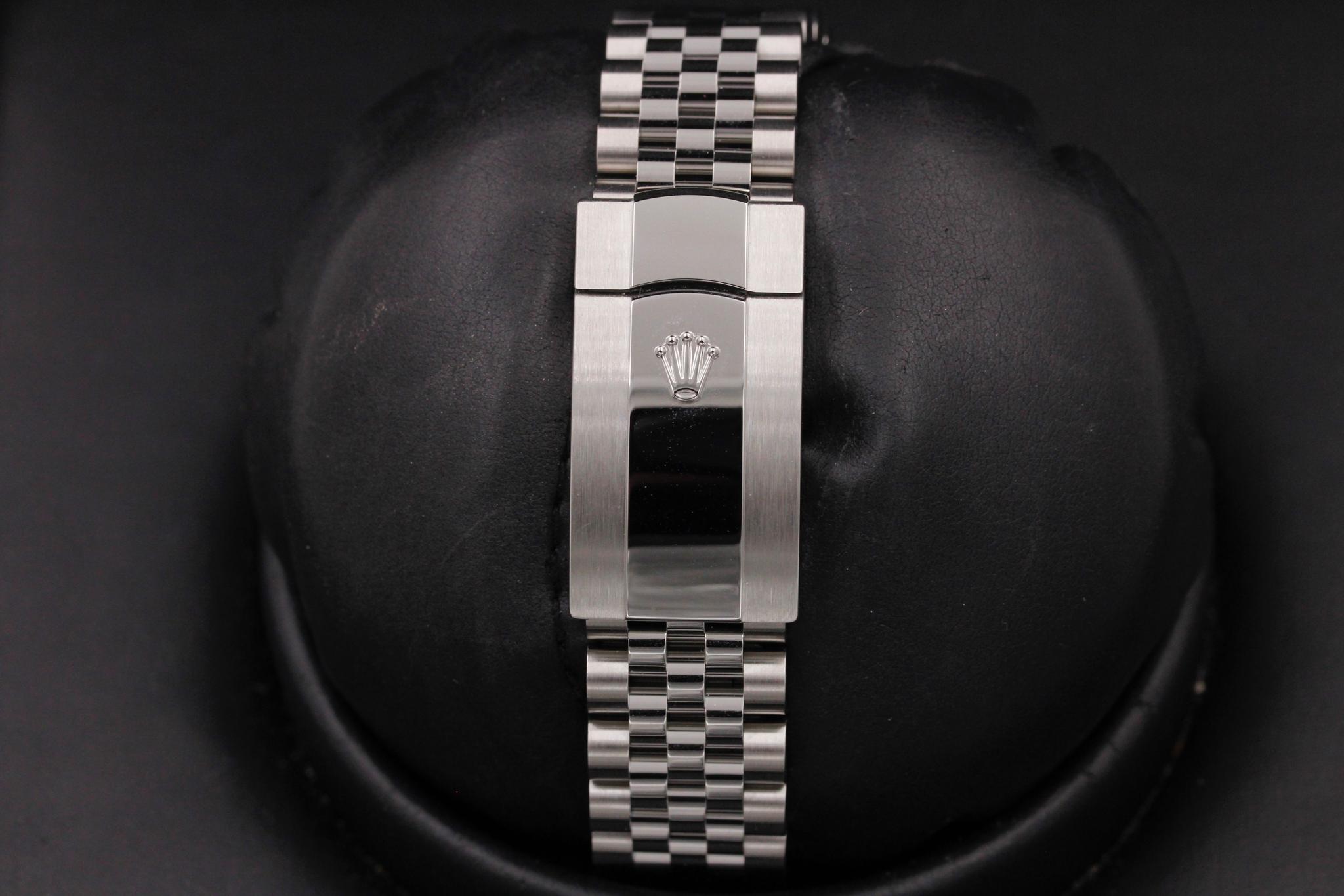 Watch Image 8