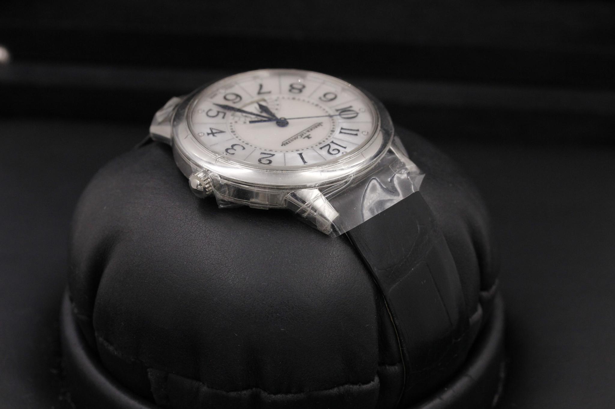 Watch Image 4