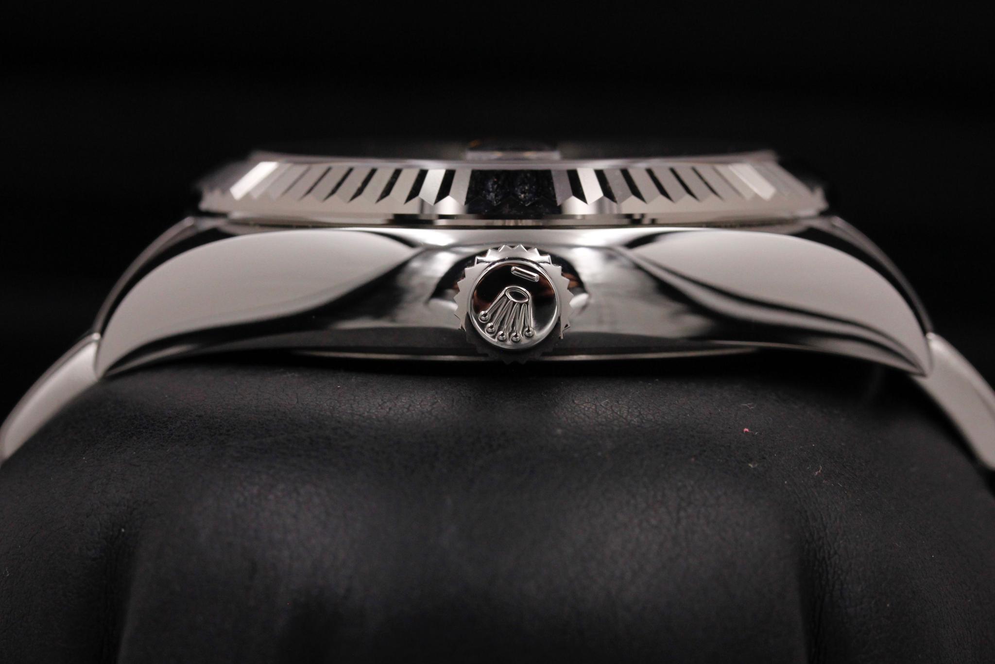 Watch Image 3