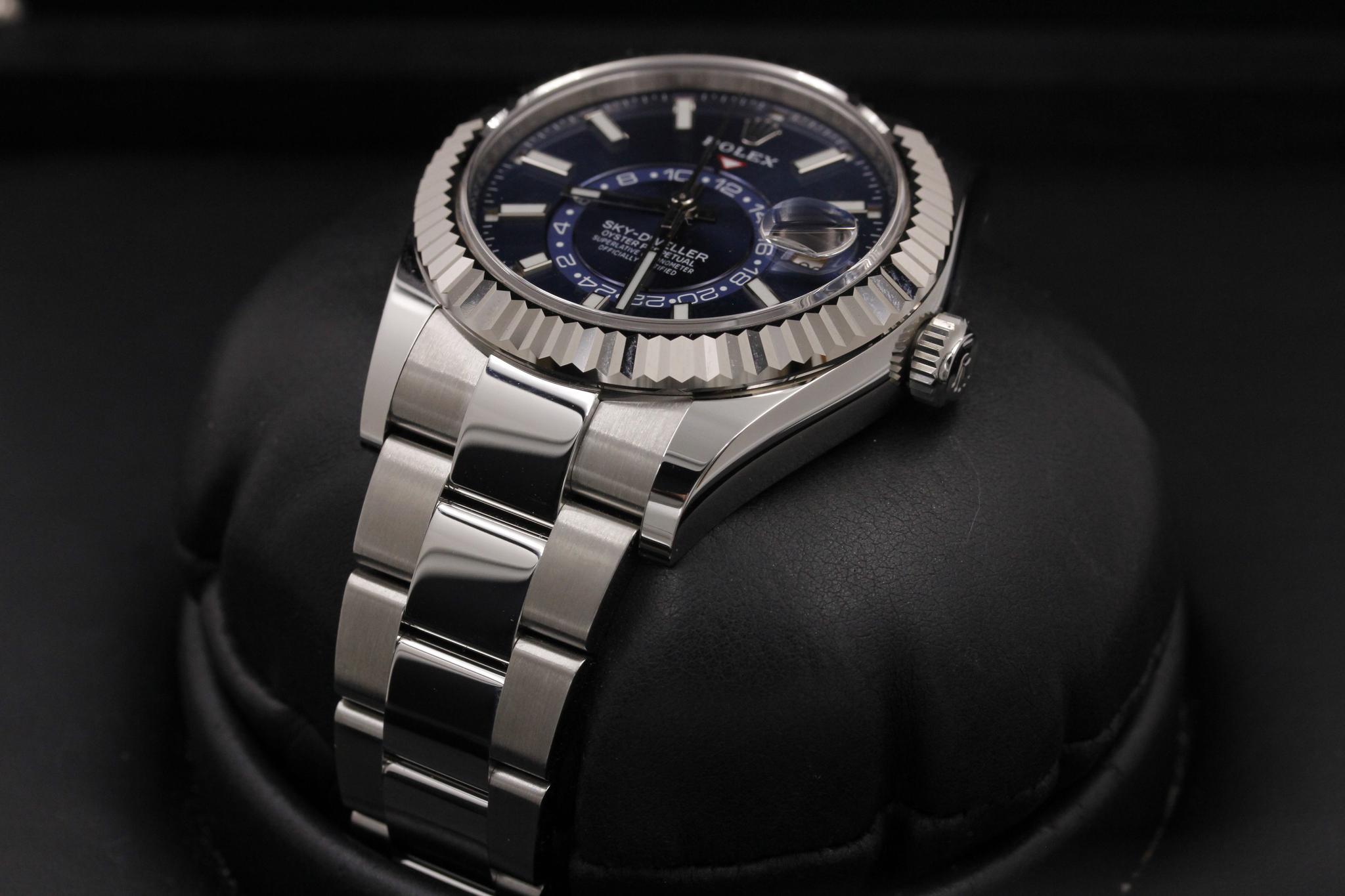 Watch Image 2