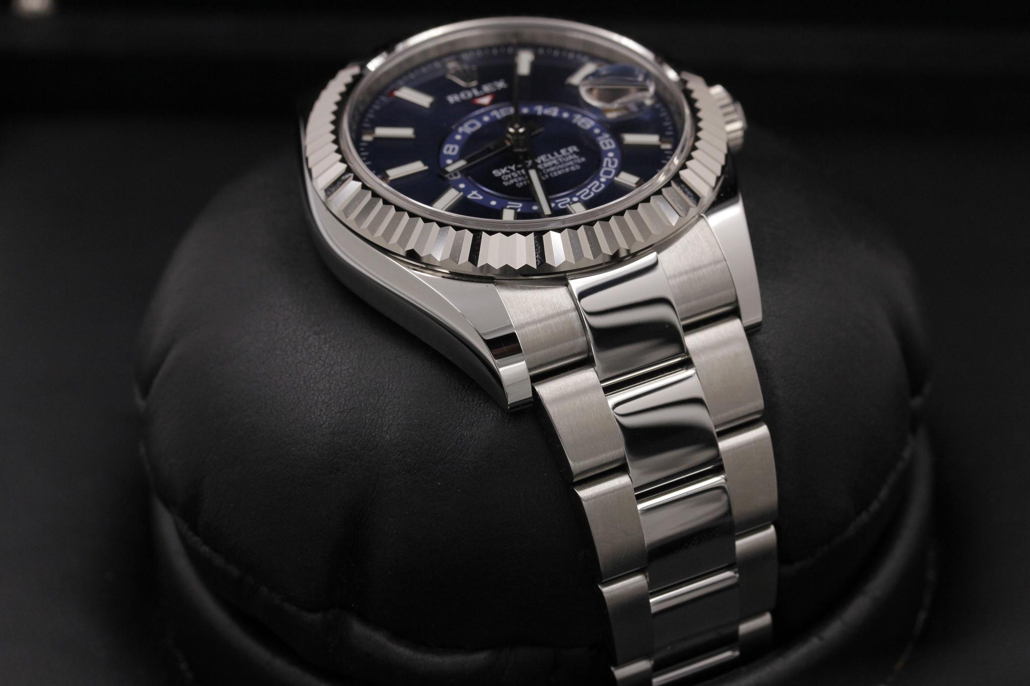 Watch Image 6