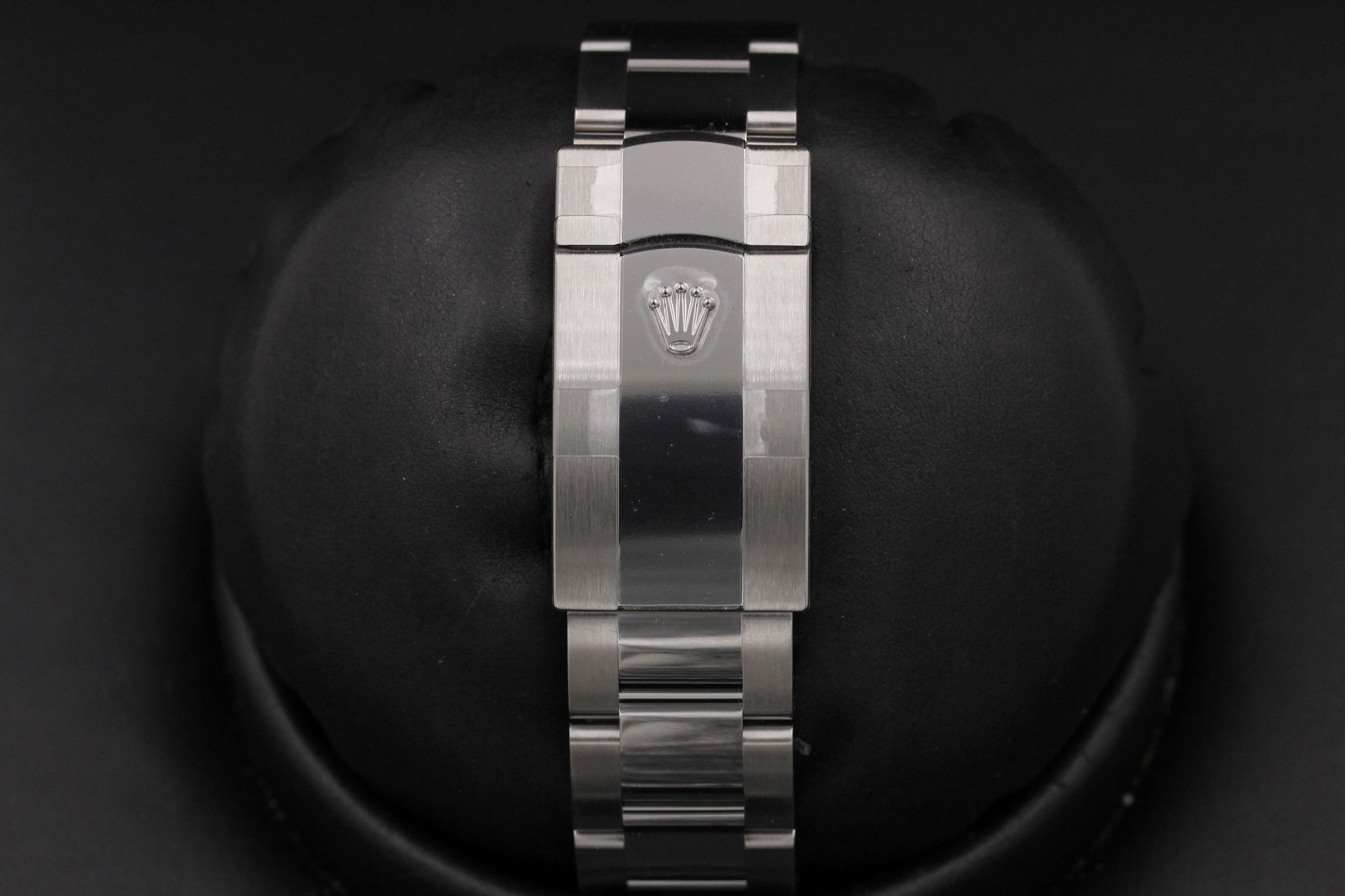 Watch Image 8