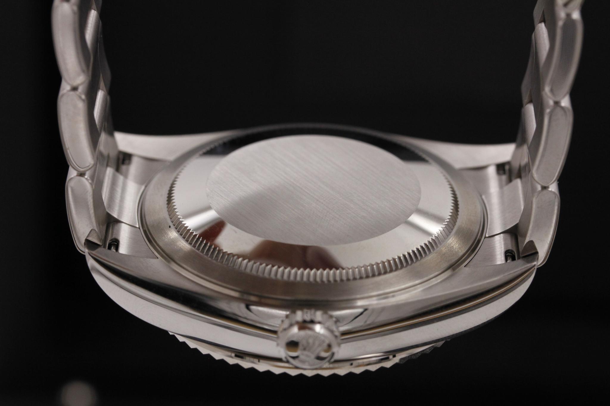 Watch Image 7