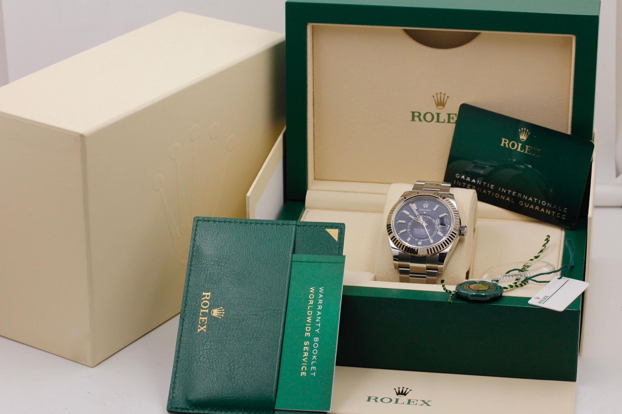 Watch Image 11