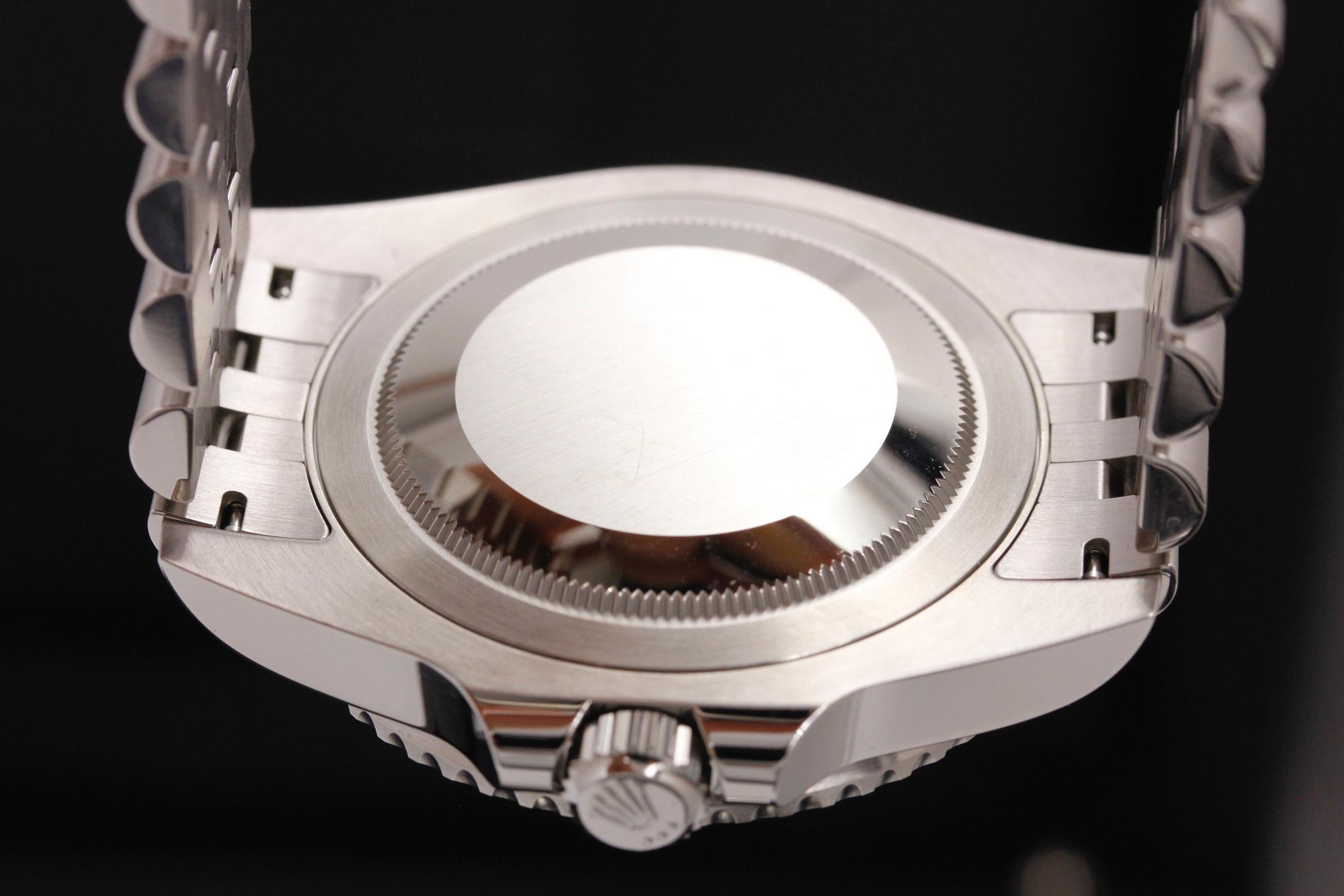 Watch Image 7