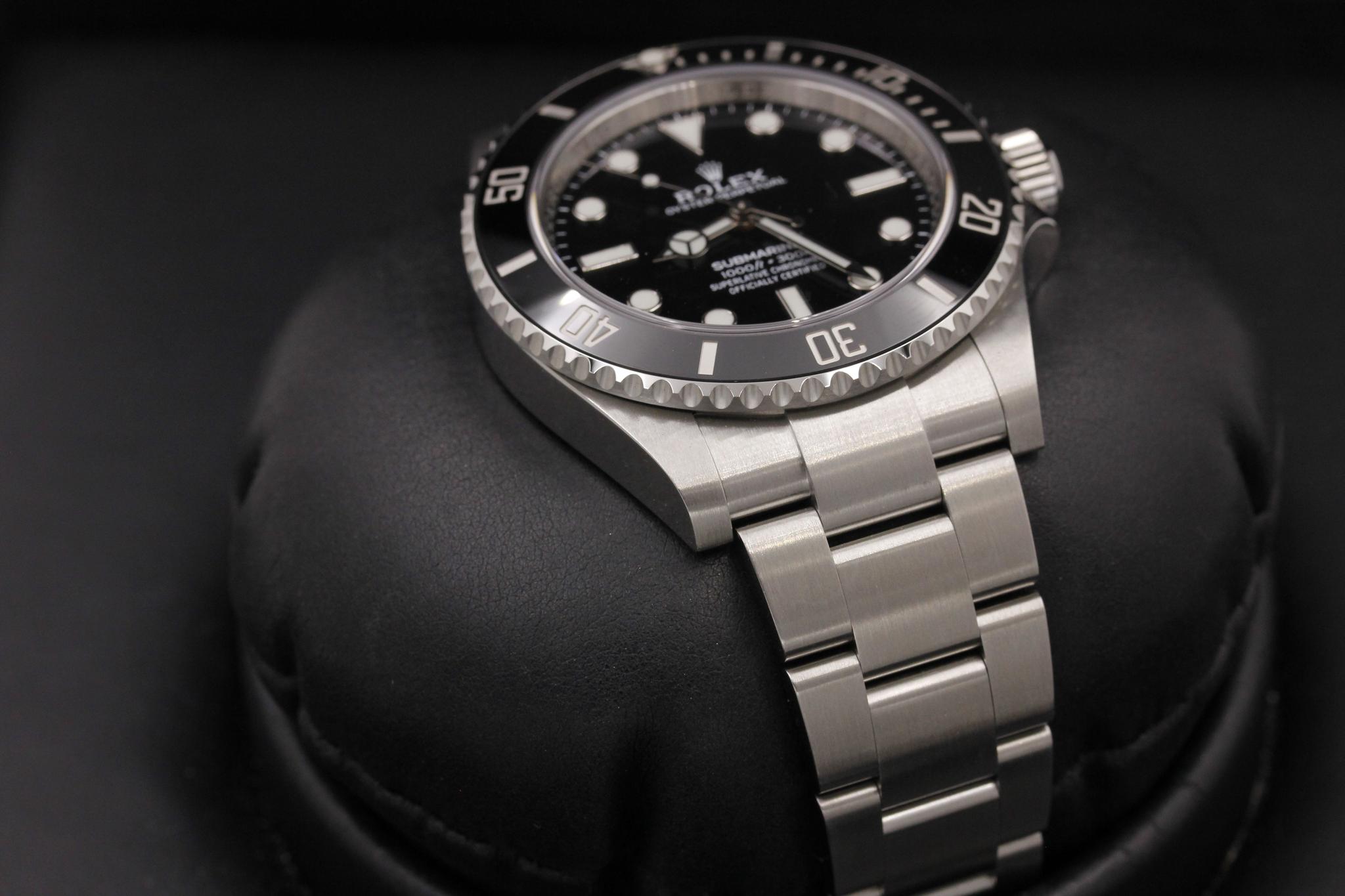 Watch Image 6